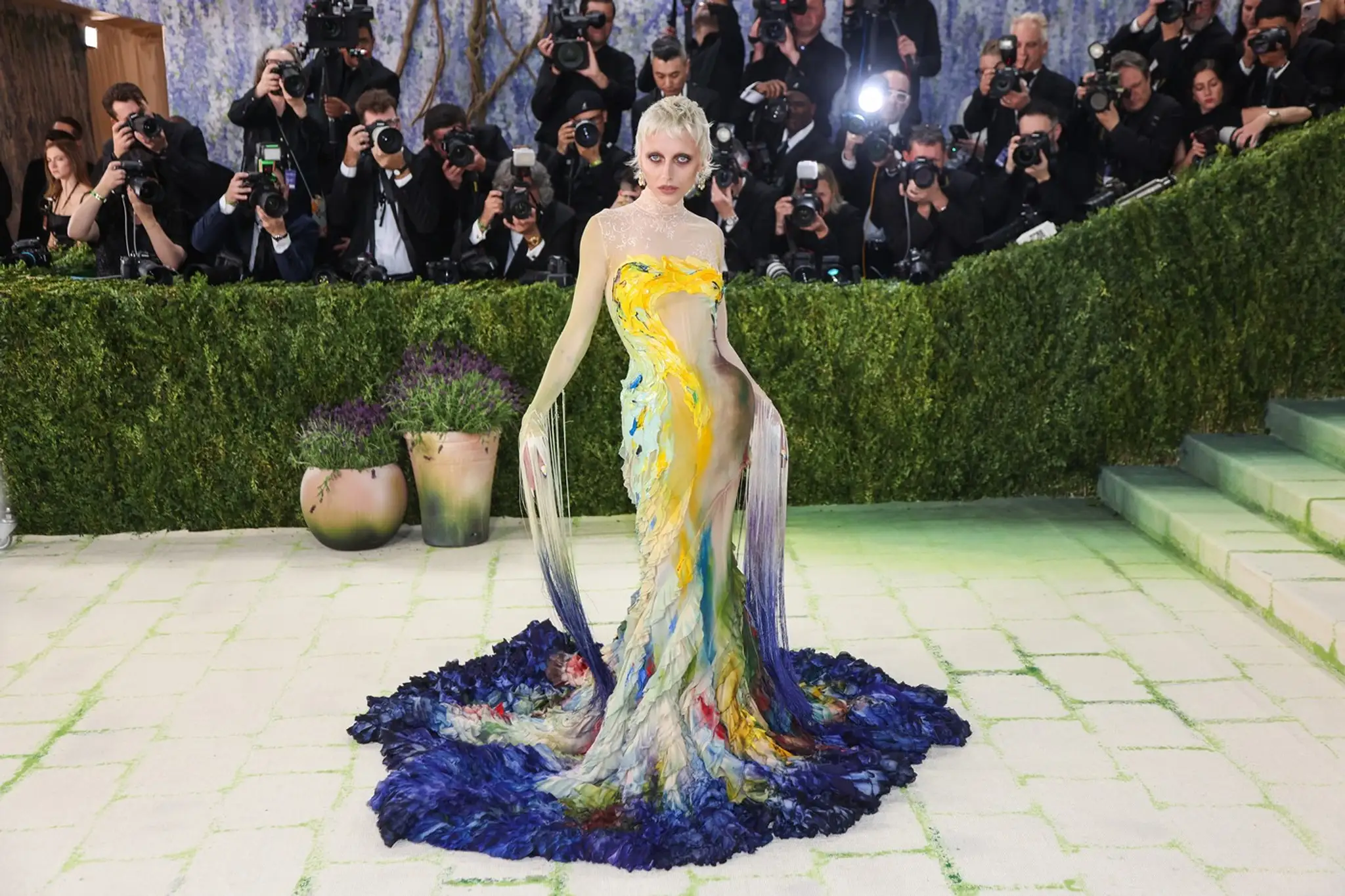 Emma Chamberlain na MET Gala 2026 v róbe od Mugler.