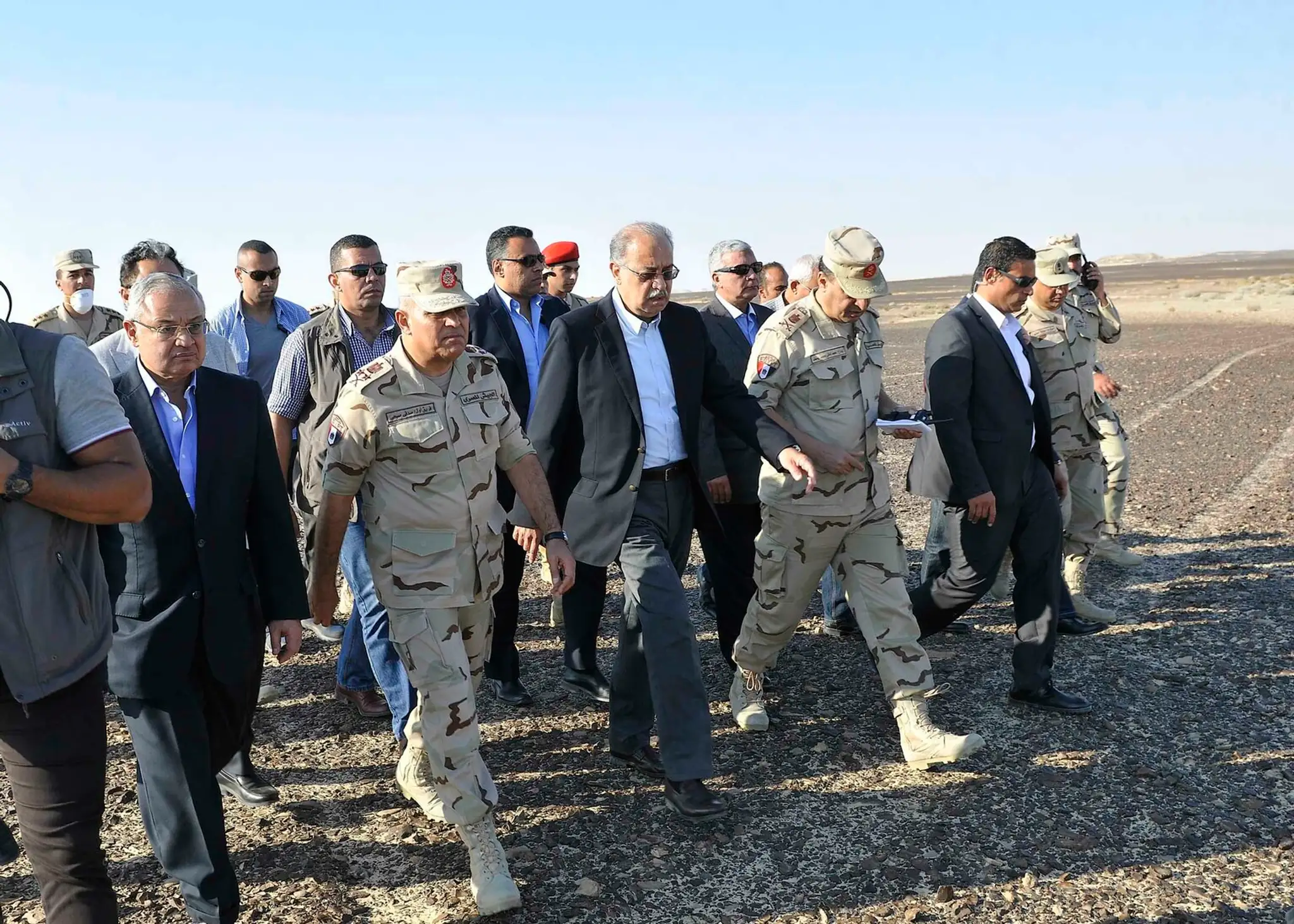Egyptský premiér Šerif Ismail a ďalší štátni predstavitelia prišli na miesto nešťastia.
