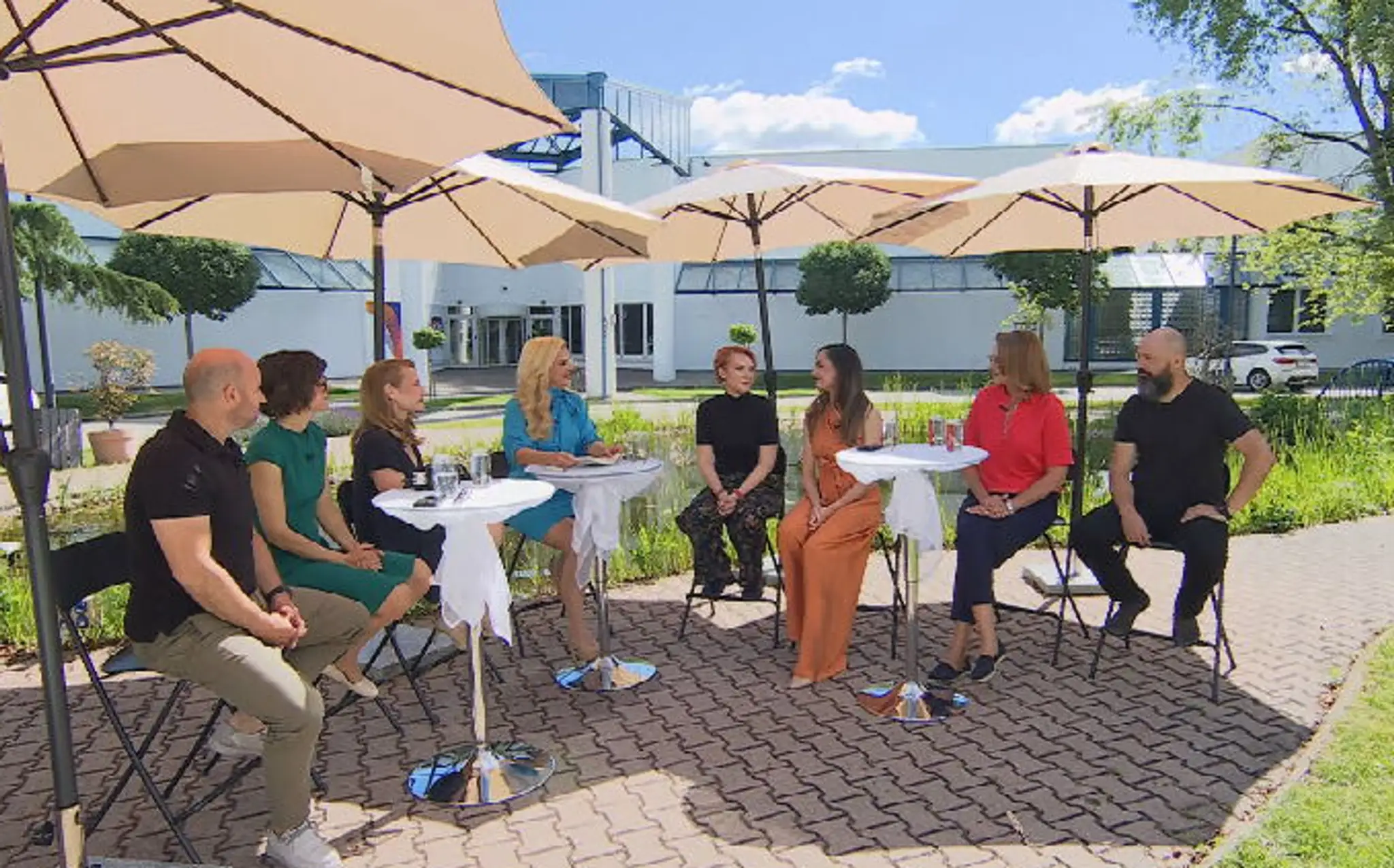 Na snímke reportéri TV Markíza.