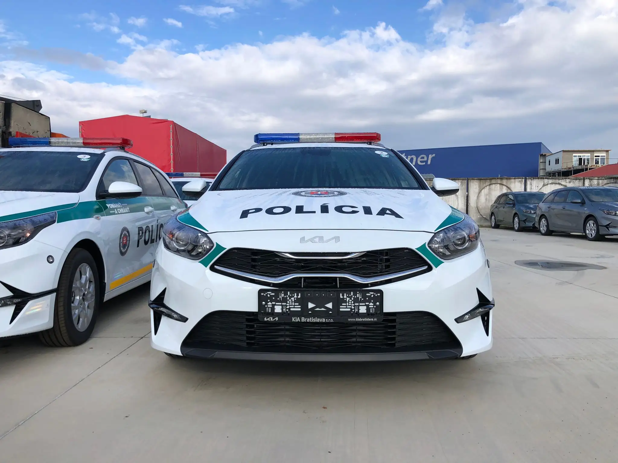 Nové policajné autá