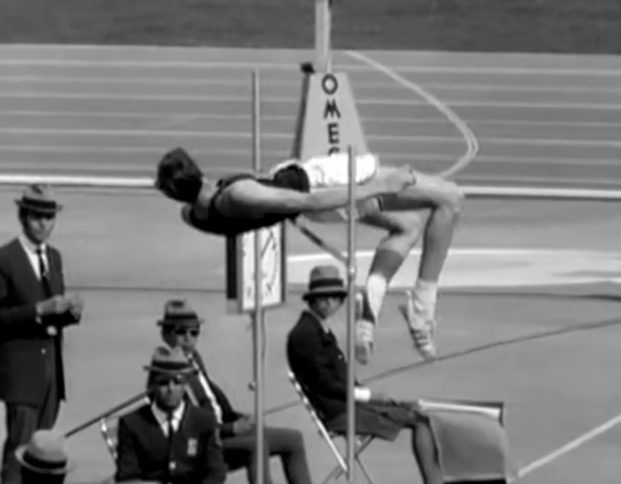 Dick Fosbury a jeho legendárny flop z Mexika 1968.