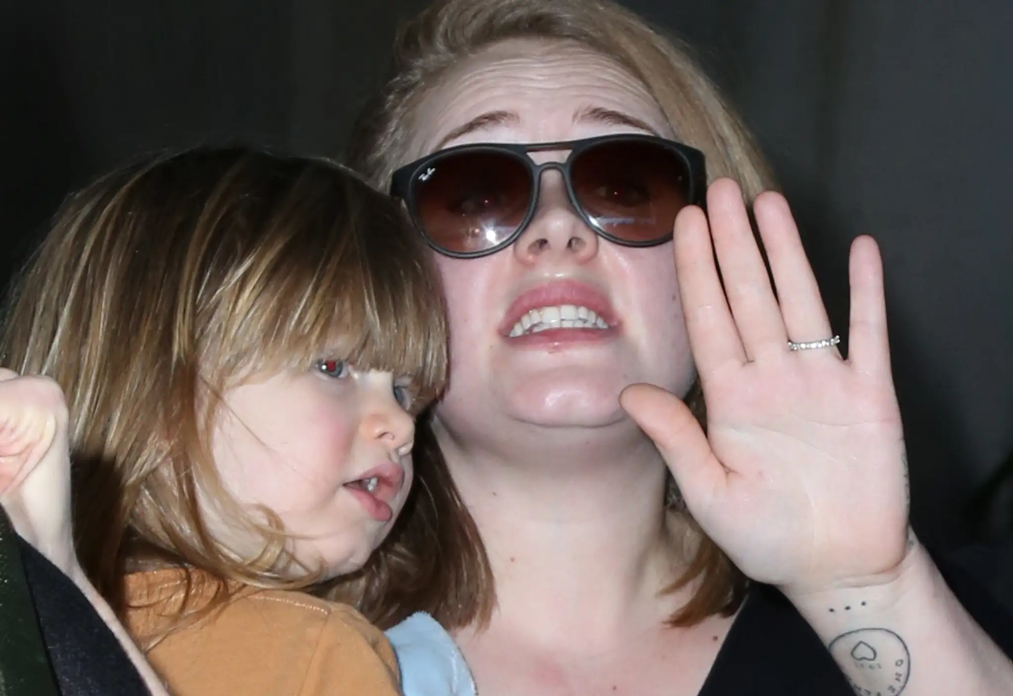 Adele so synom Angelom.
