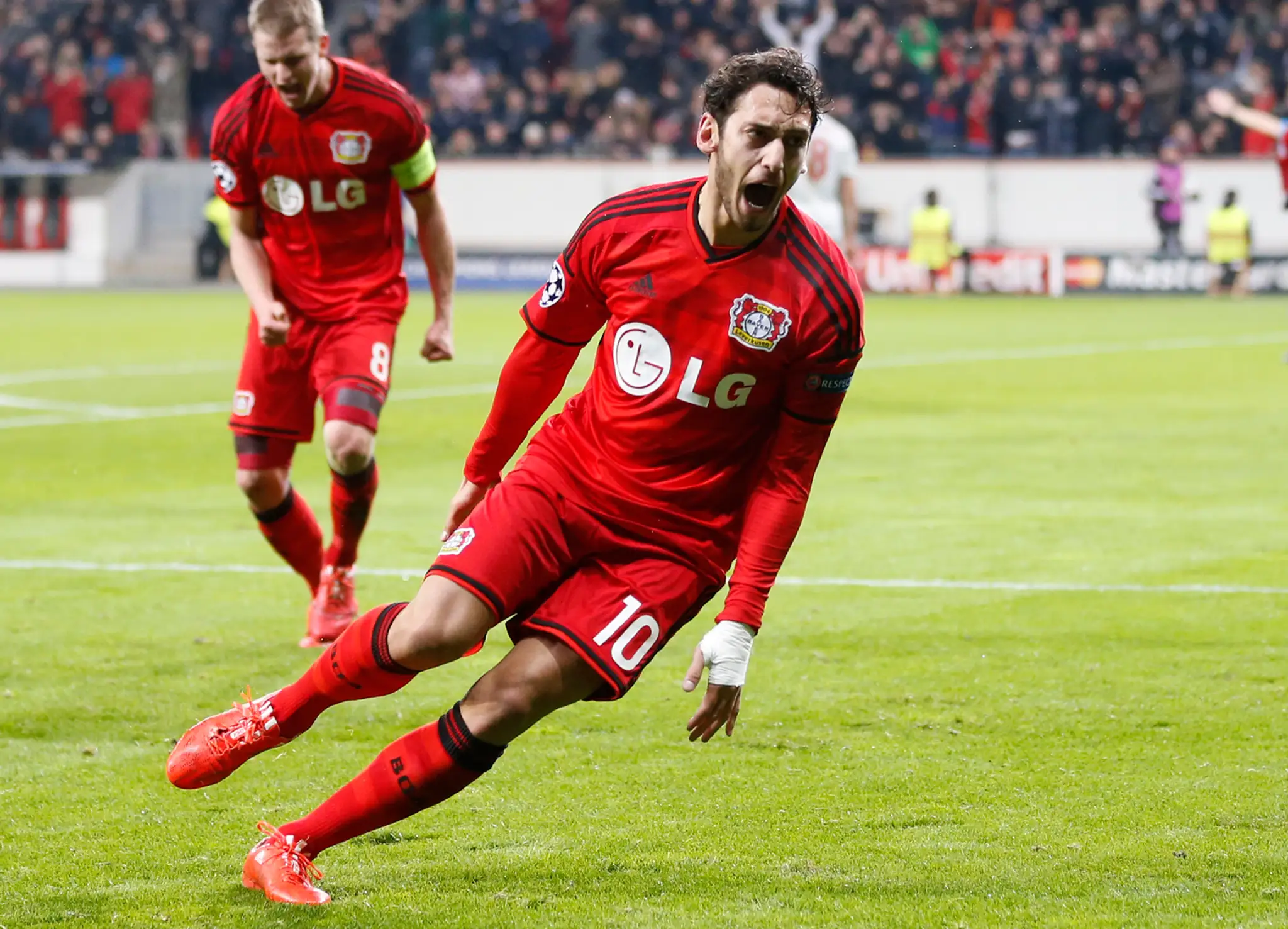 Hakan Calhanoglu sa raduje z gólu.
