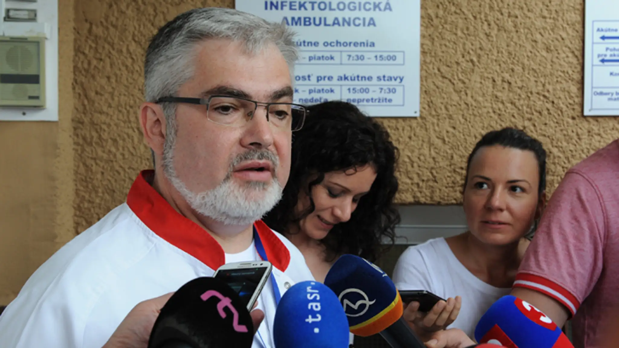 Primár Kliniky infektológie a cestovnej medicíny Ladislav Virág.