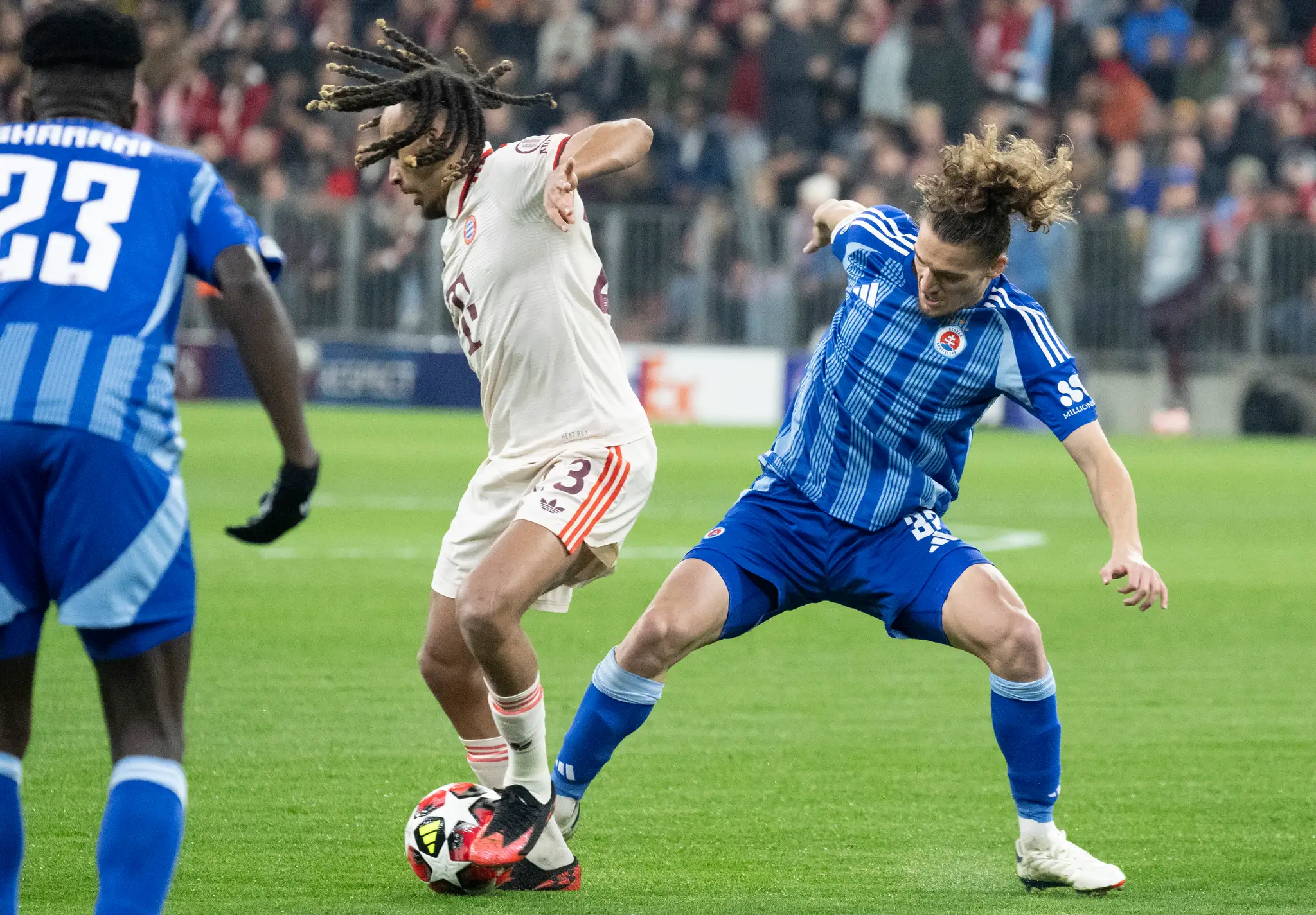 Momentka zo zápasu Bayern Mníchov - Slovan Bratislava