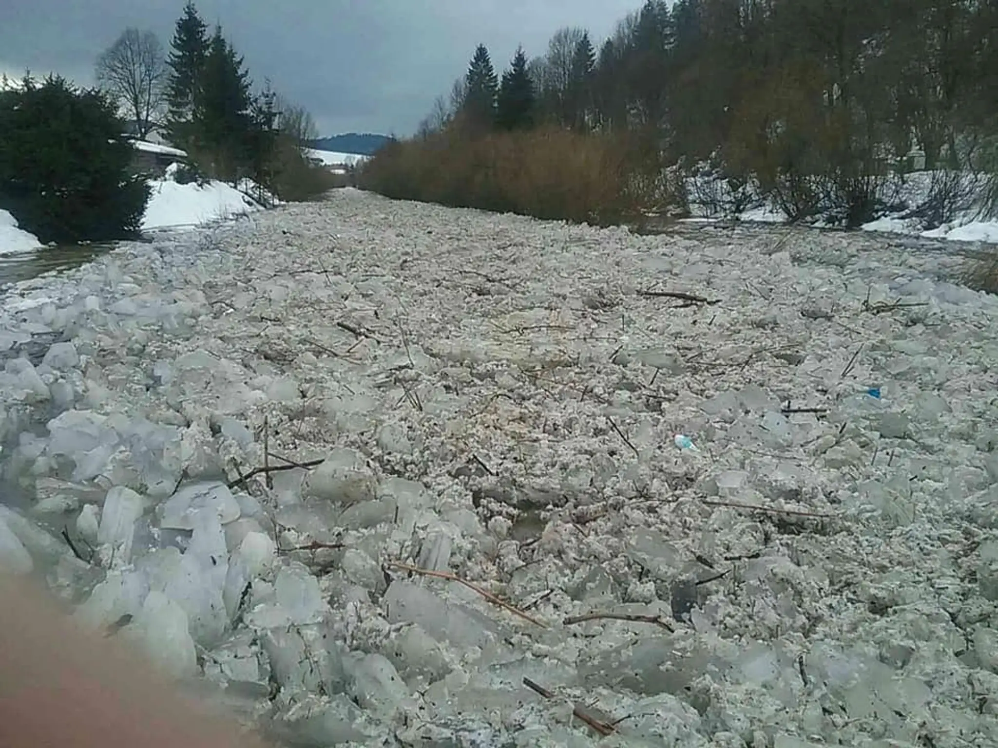 Žena neprežila zrážku s cestárskym autom.