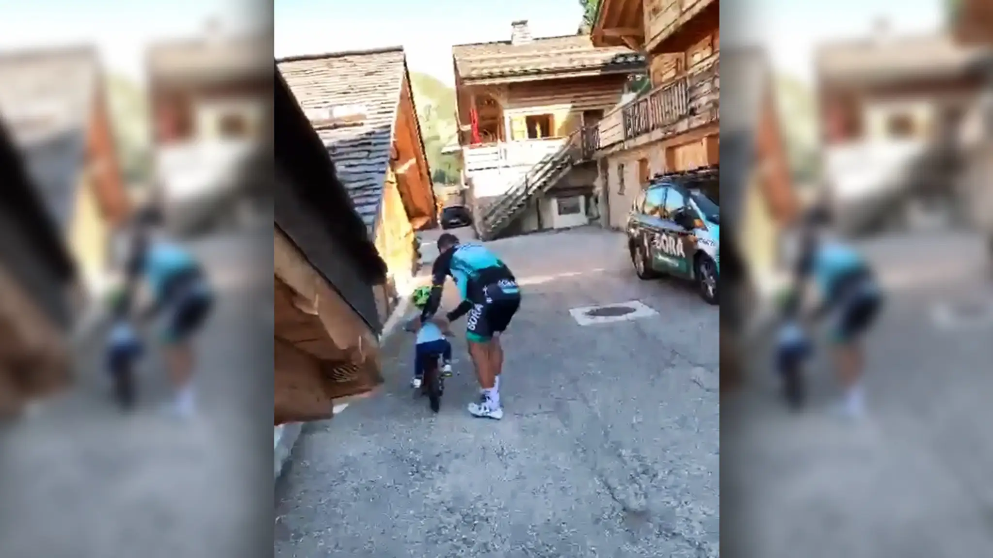 V Bratislave zhoreli dve luxusné vozidlá.
