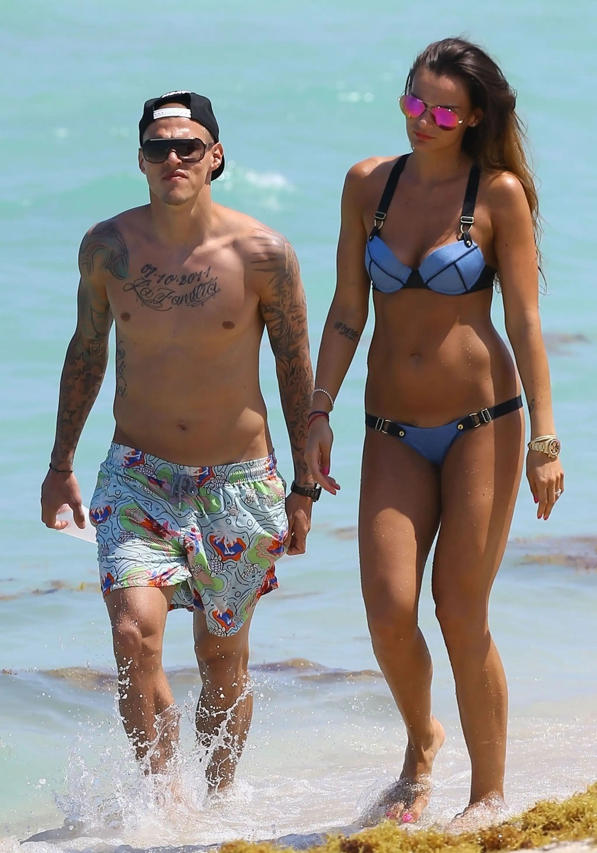 Martin Škrtel s manželkou Barbarou Lovásová na pláži v Miami.