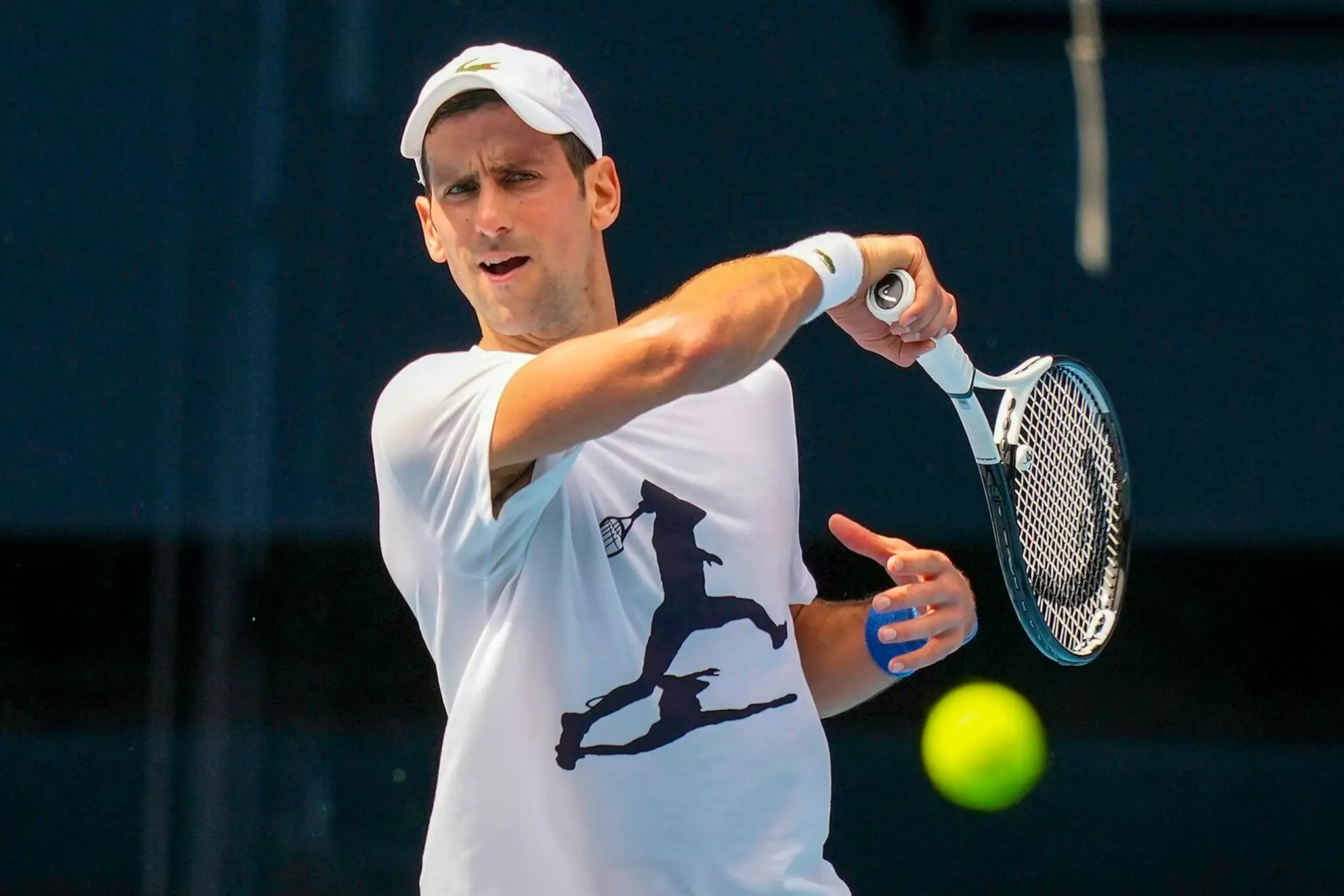Novak Djokovič počas tréningu v Austrálii.