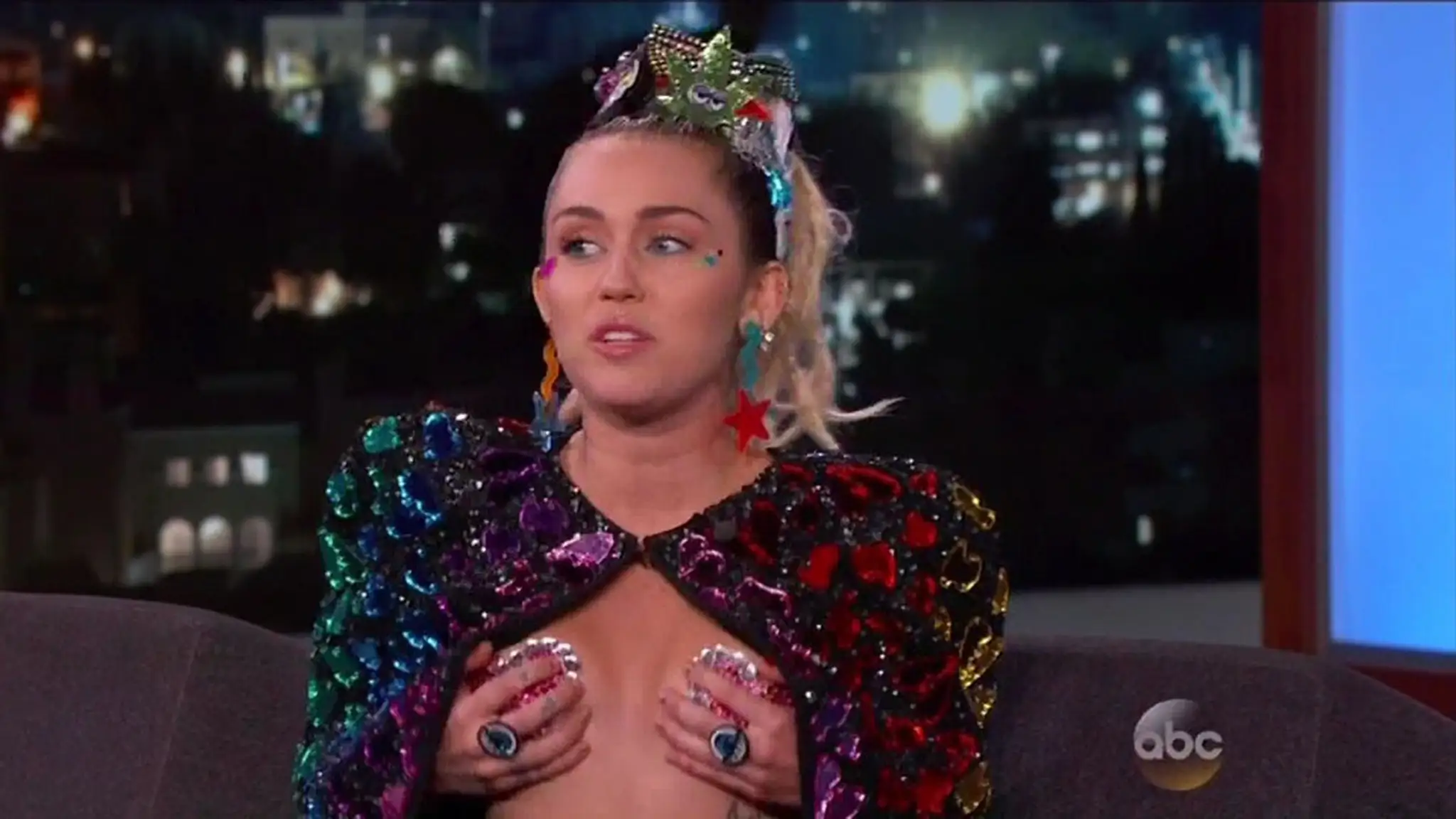Miley Cyrus v šou Jimmyho Kimmela.