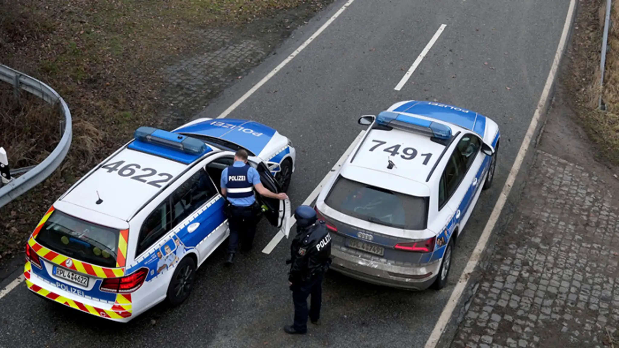 Neznámy páchateľ zastrelil policajtov