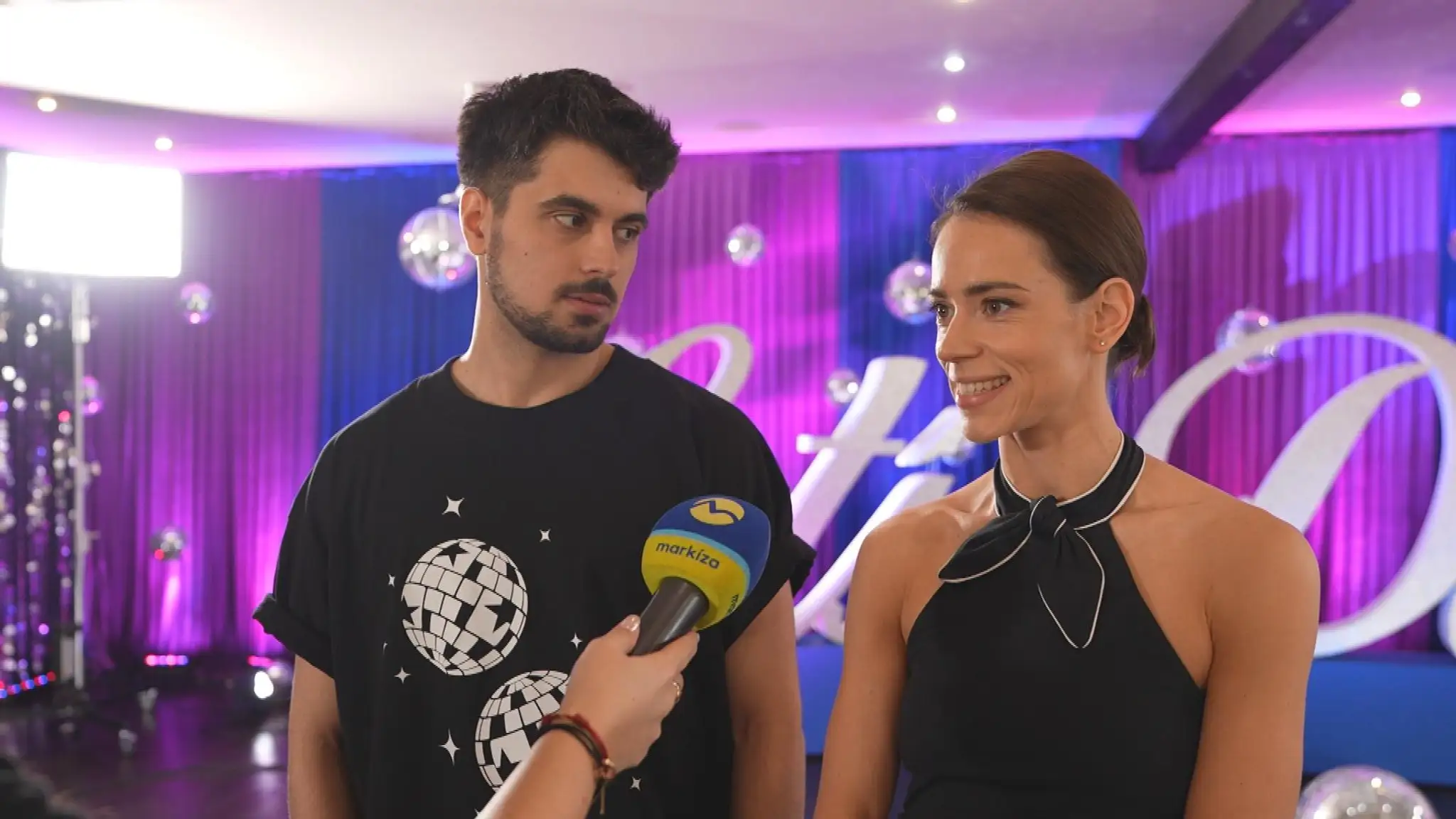 Gabika a Jaro už trénujú valčík.
