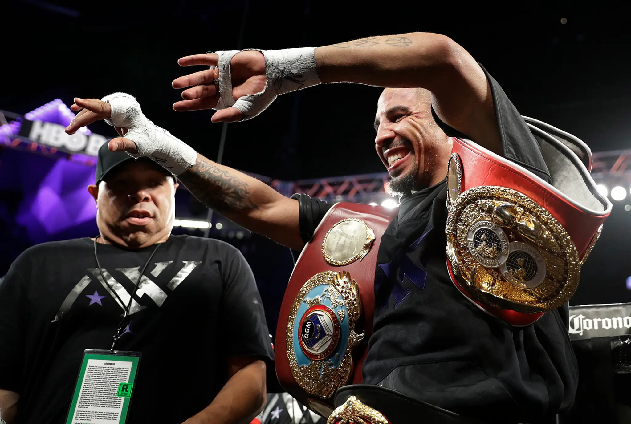 Andre Ward oslavuje víťazstvo nad Sergejom Kovalevom.