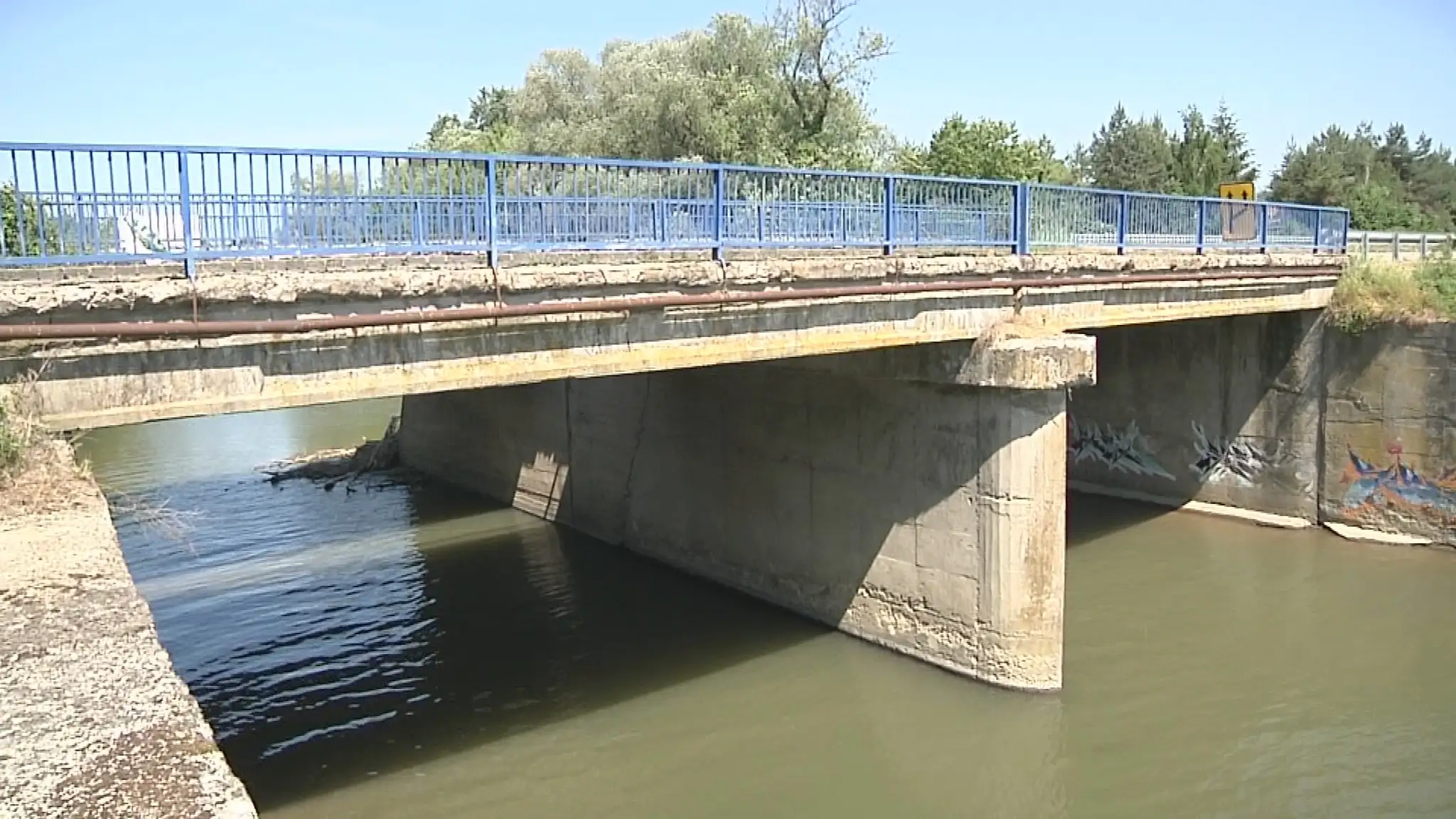 Cestovanie na Zemplínsku šíravu je čoraz riskantnejšie. Kľúčový most stále neopravili