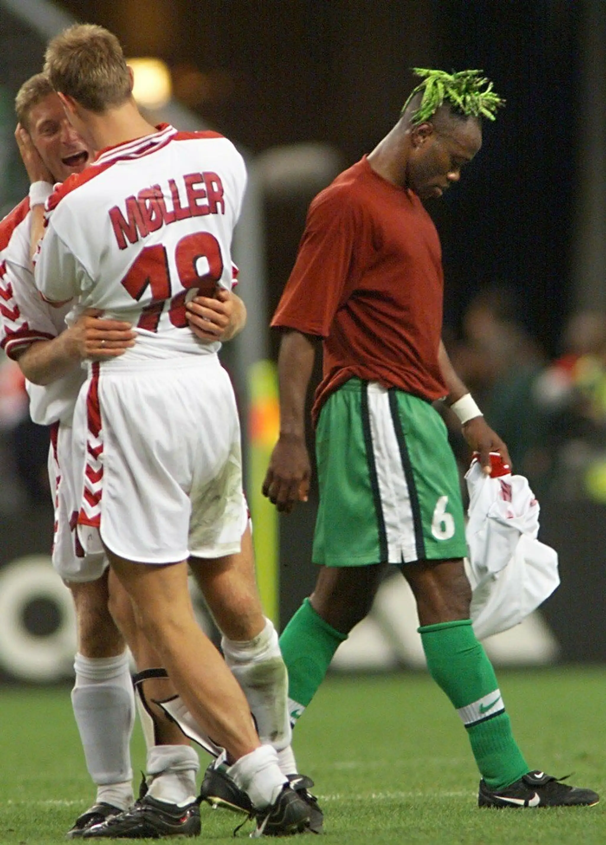 Nigérijčan Taribo West (vpravo) na archívnej snímke počas MS 1998.