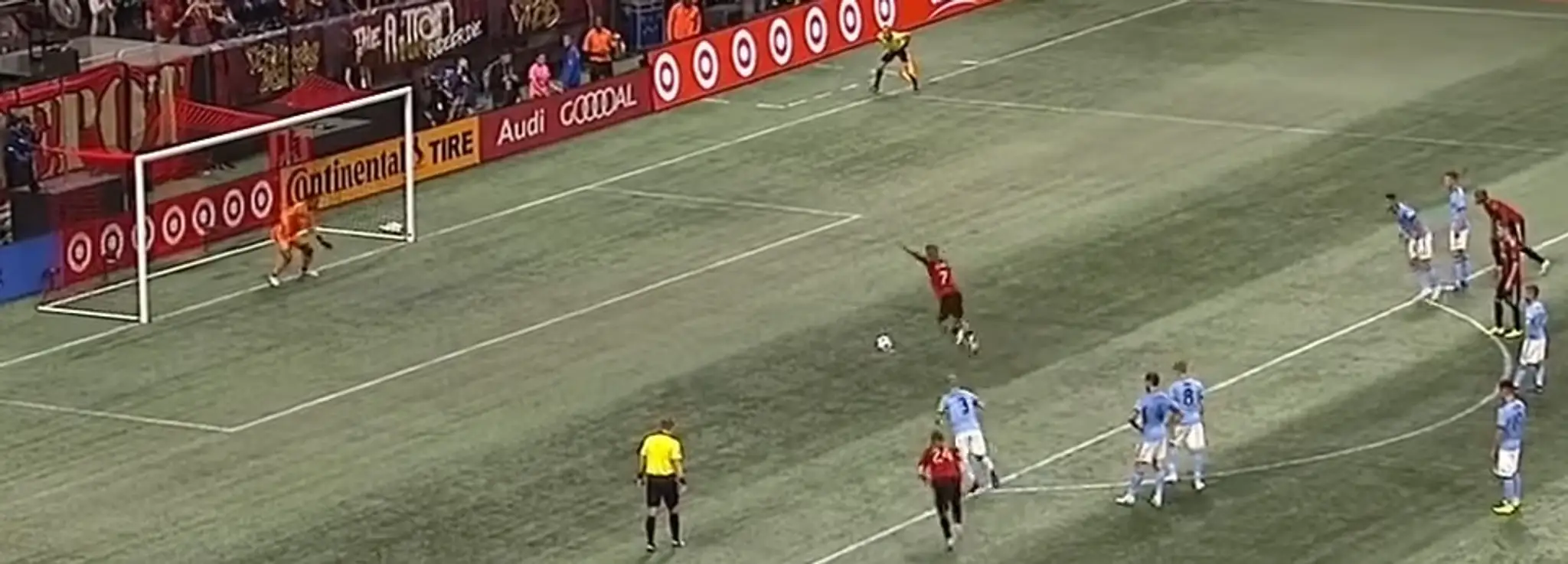 Martínez premieňa penaltu.