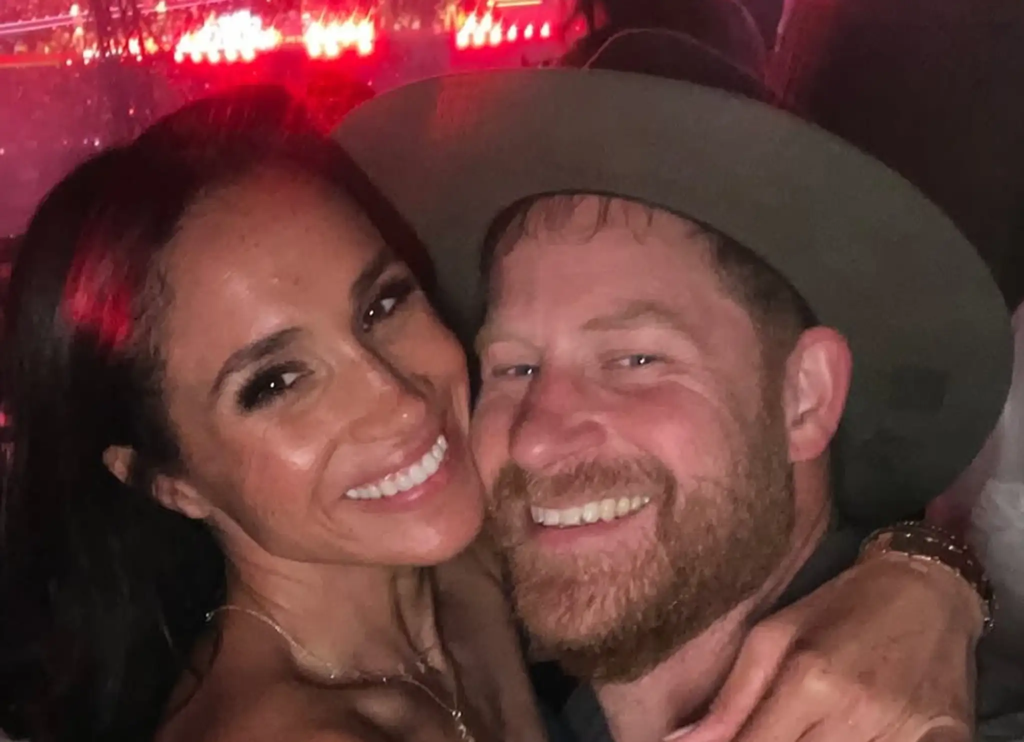 Meghan a Harry na koncerte 