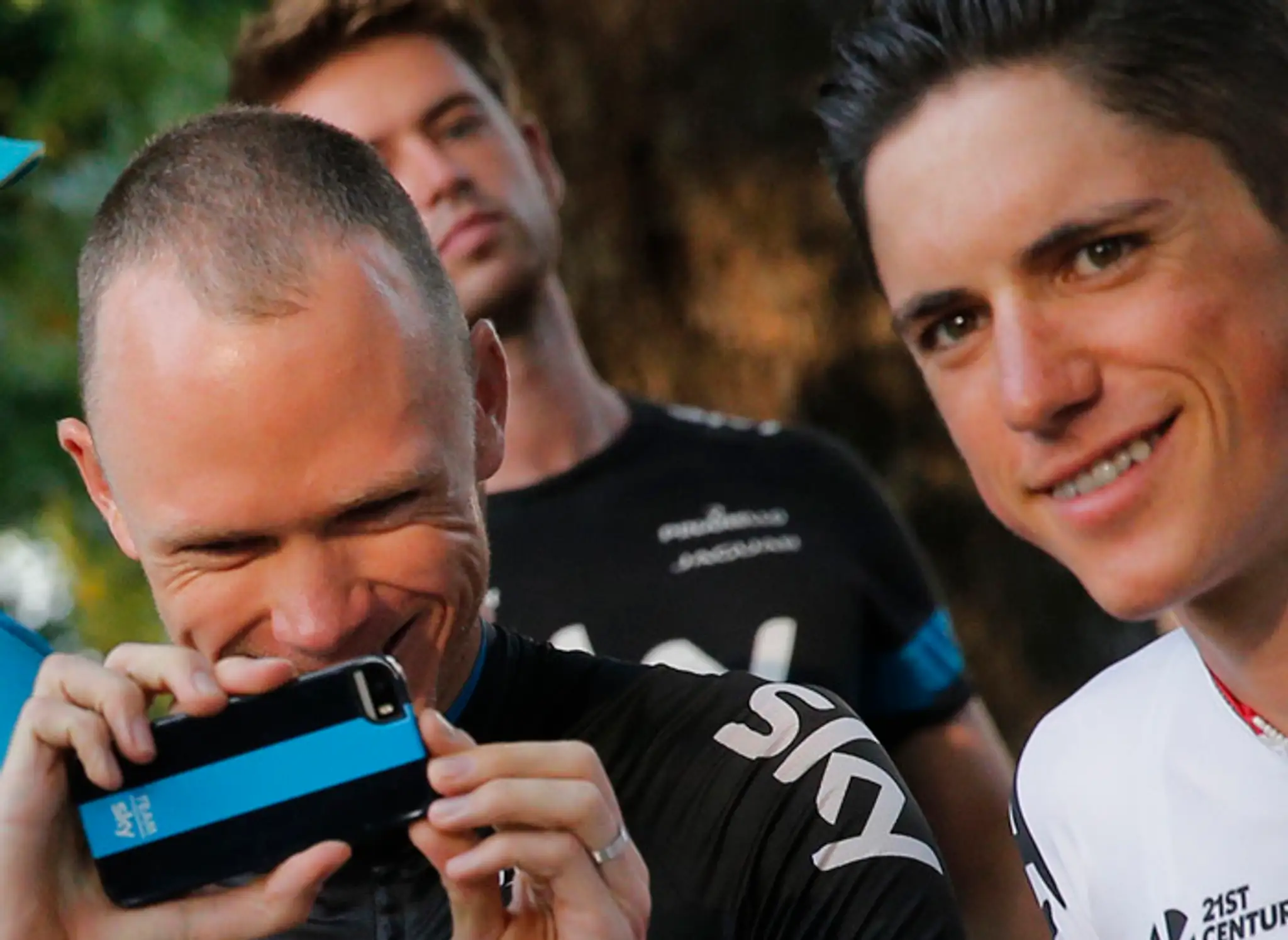 Jazdci tímu Sky - Christopher Froome (vľavo) a Peter Kennaugh.