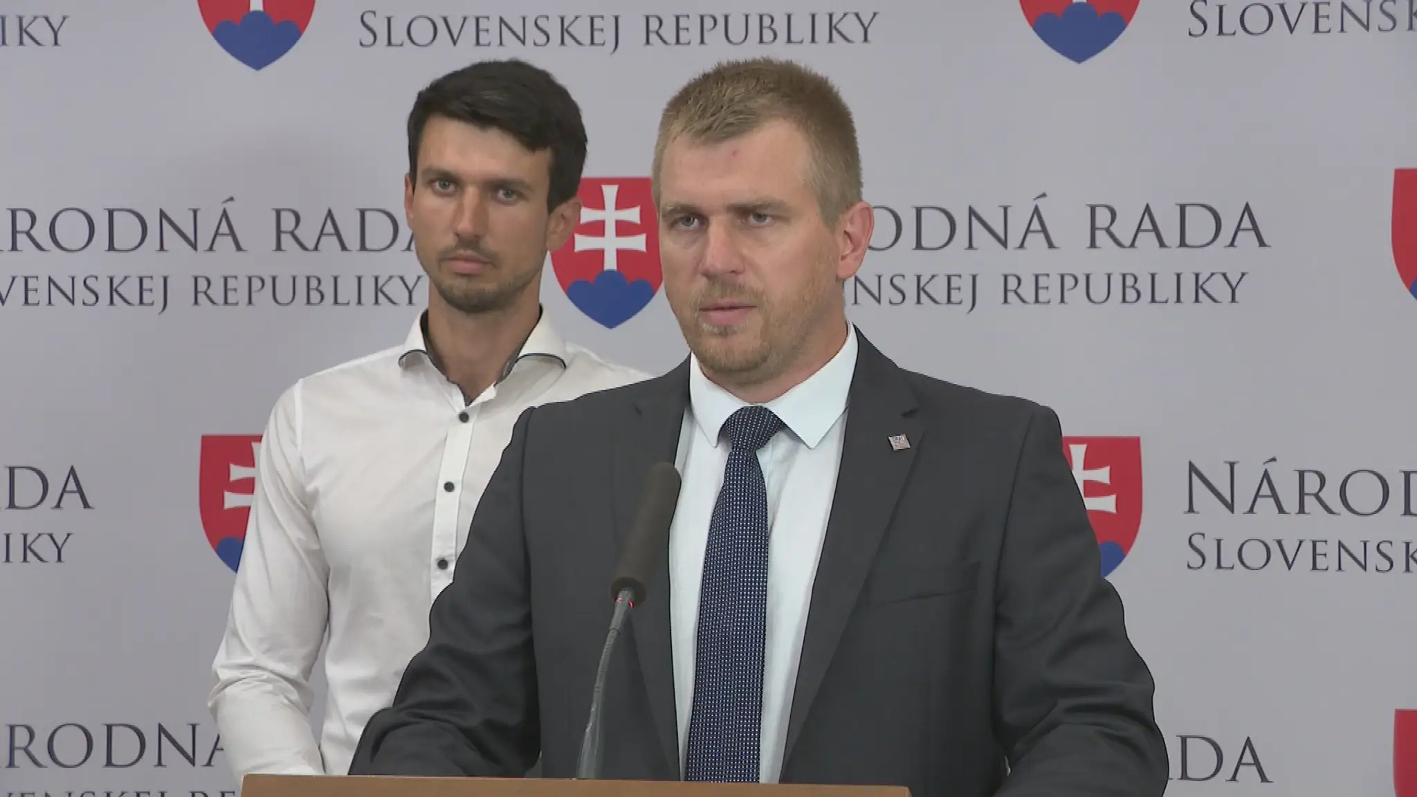 Bratia Kuffovci na tlačovej besede.