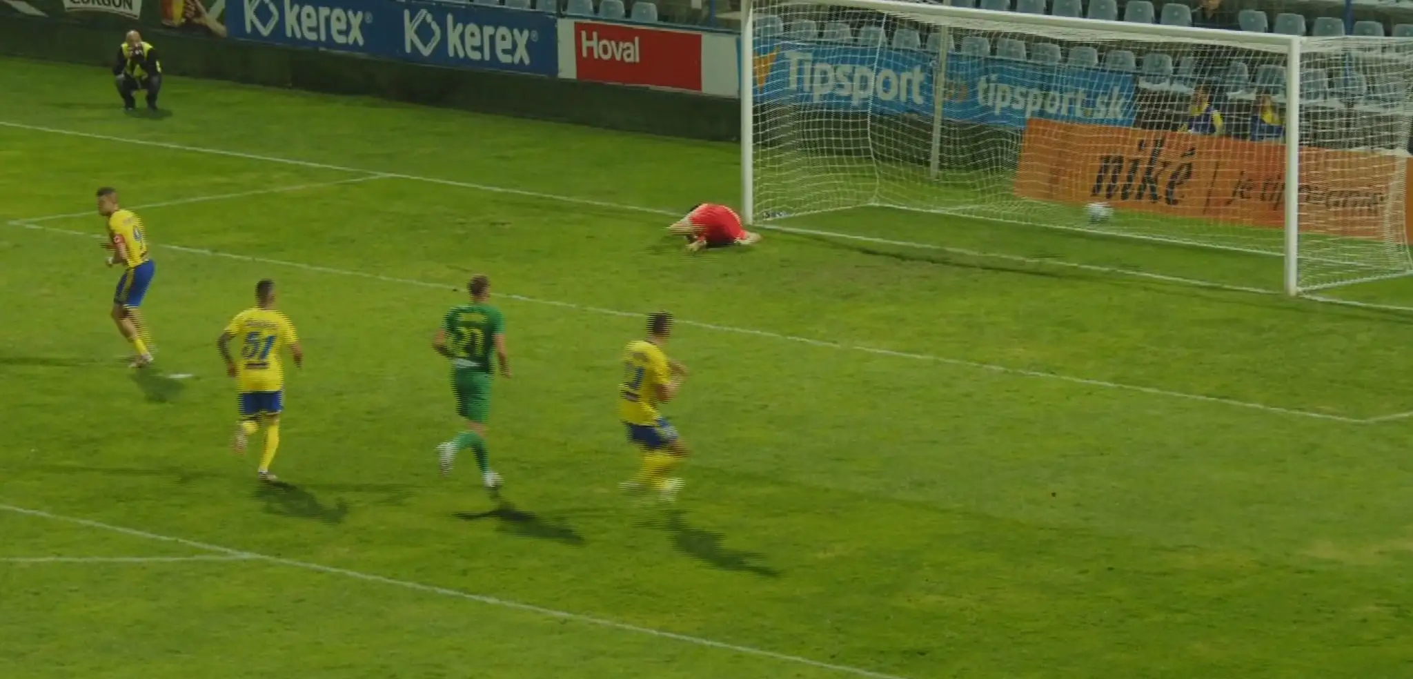 Marcin premieňa pokutový kop.