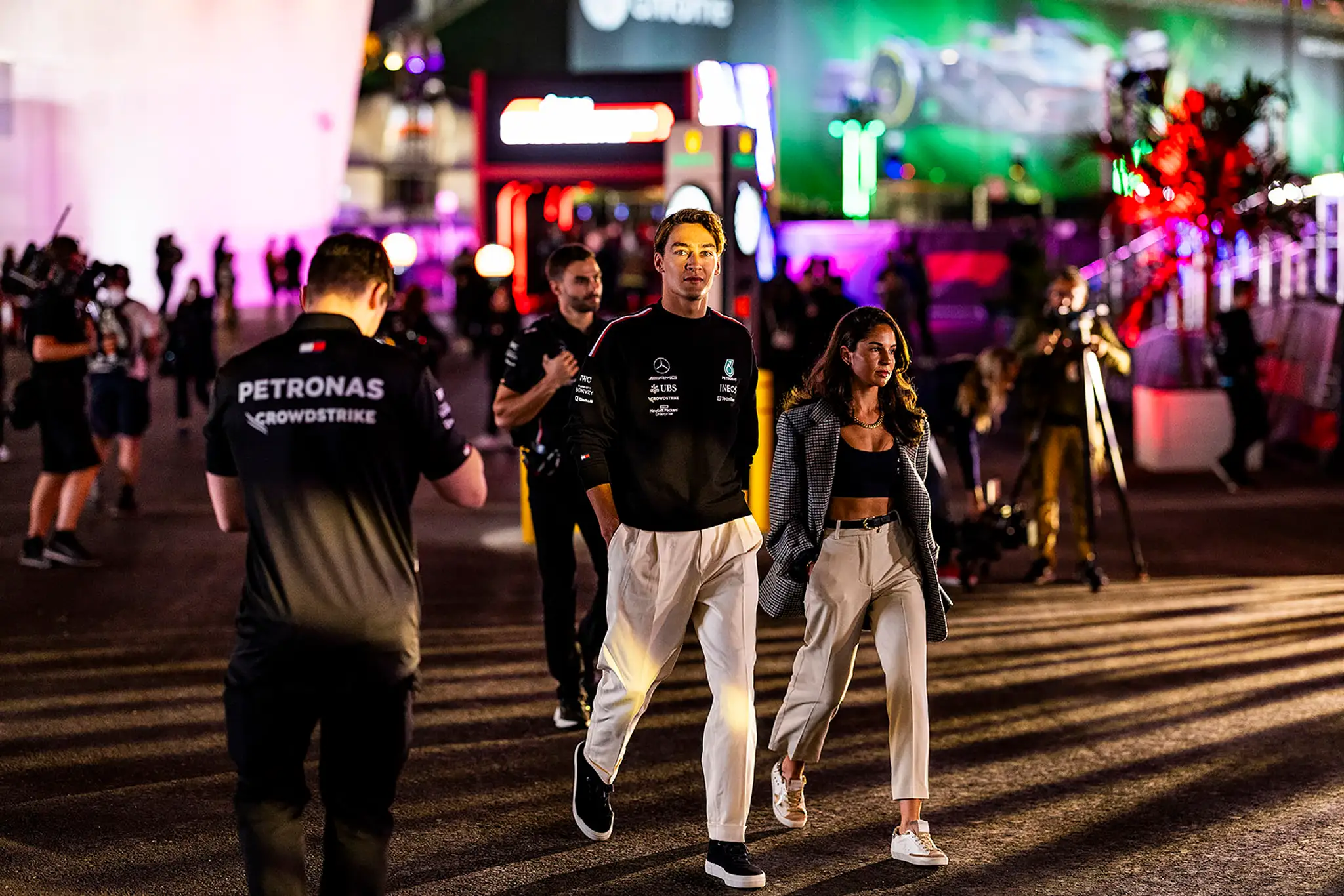 George Russell prichádza na okruh v Las Vegas.