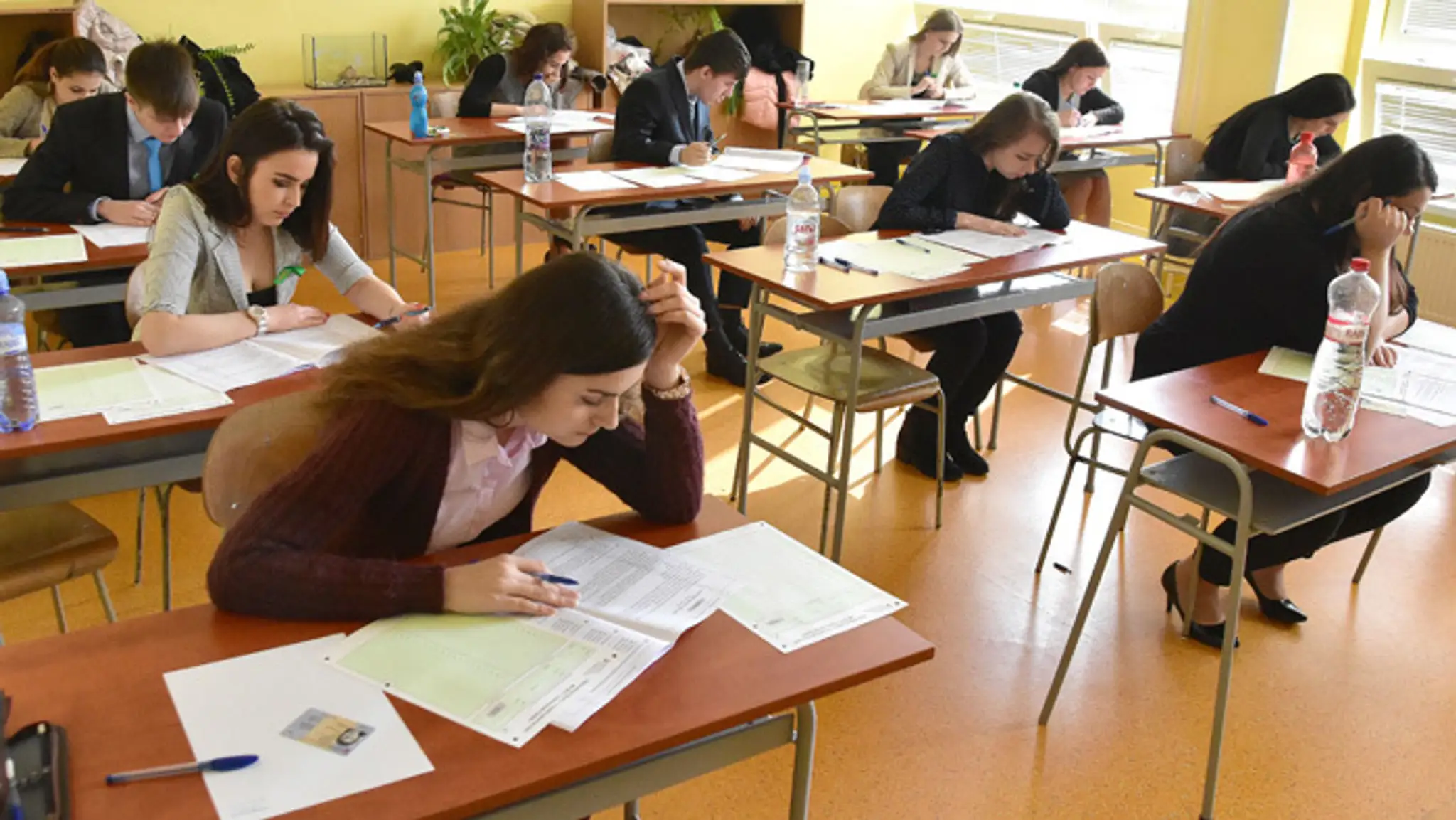Písomné maturitné skúšky na Obchodnej akadémii v Trebišove.