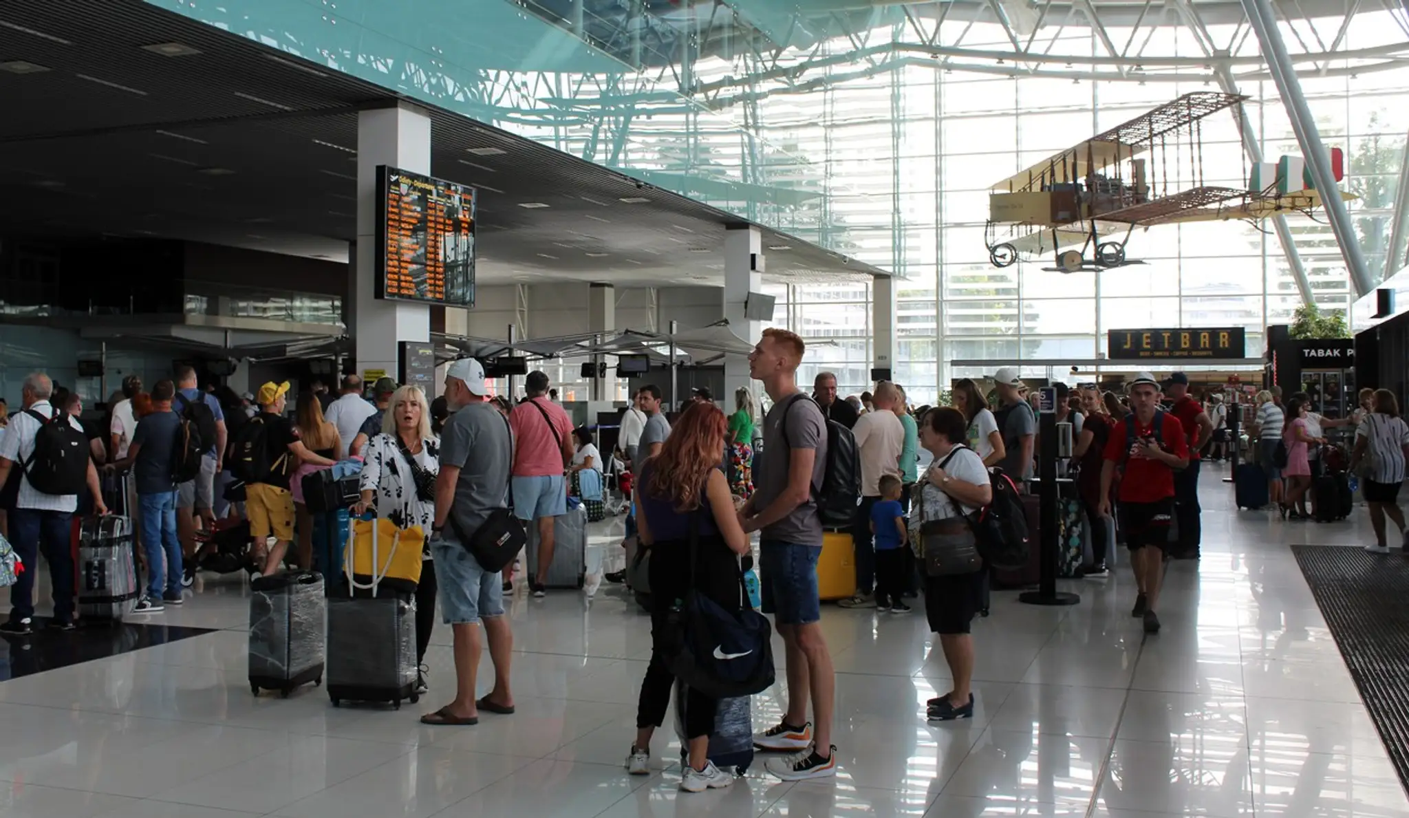 Ľudia na letisku