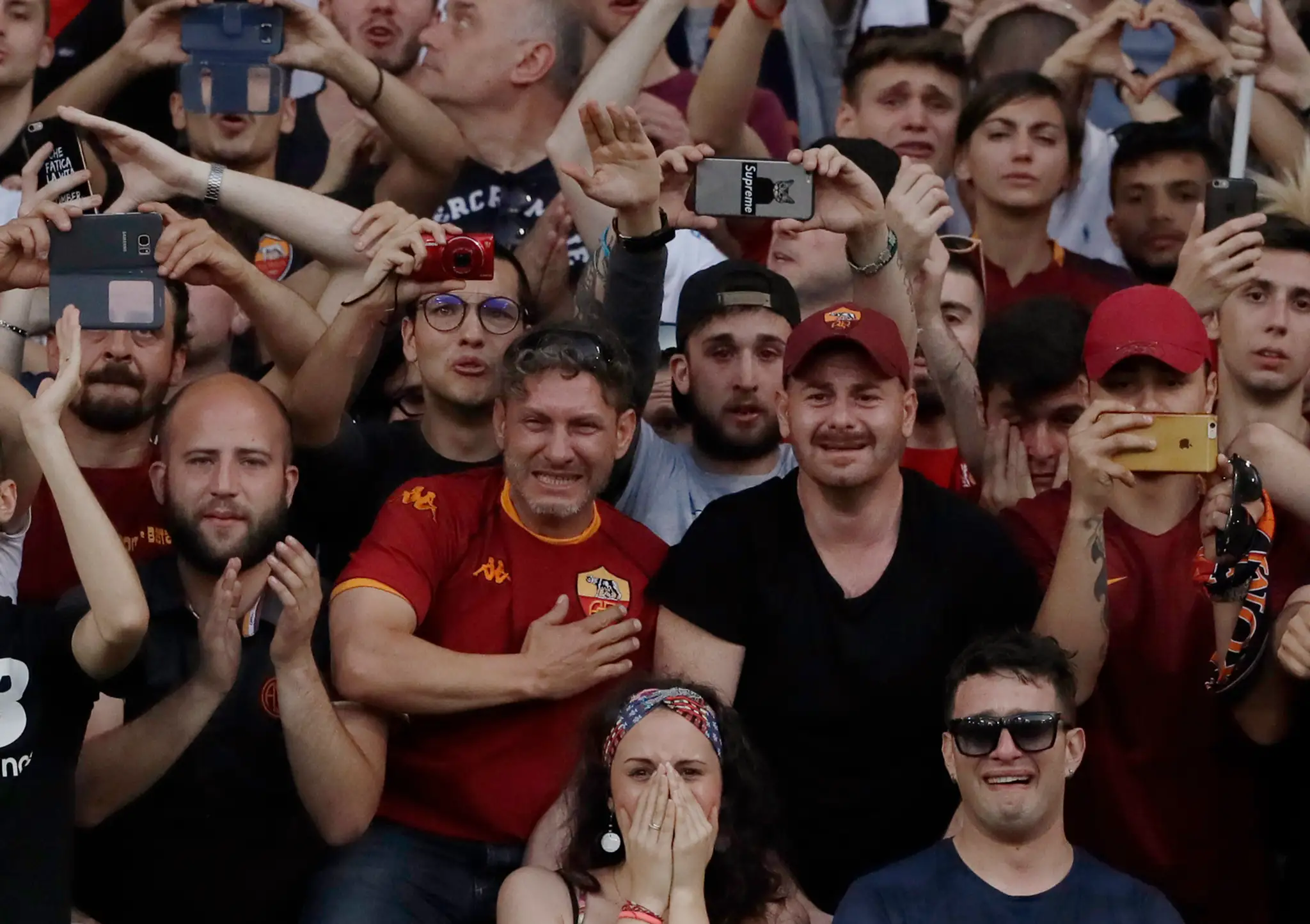Fanúšikovia AS Rím počas rozlúčky s Francescom Tottim.