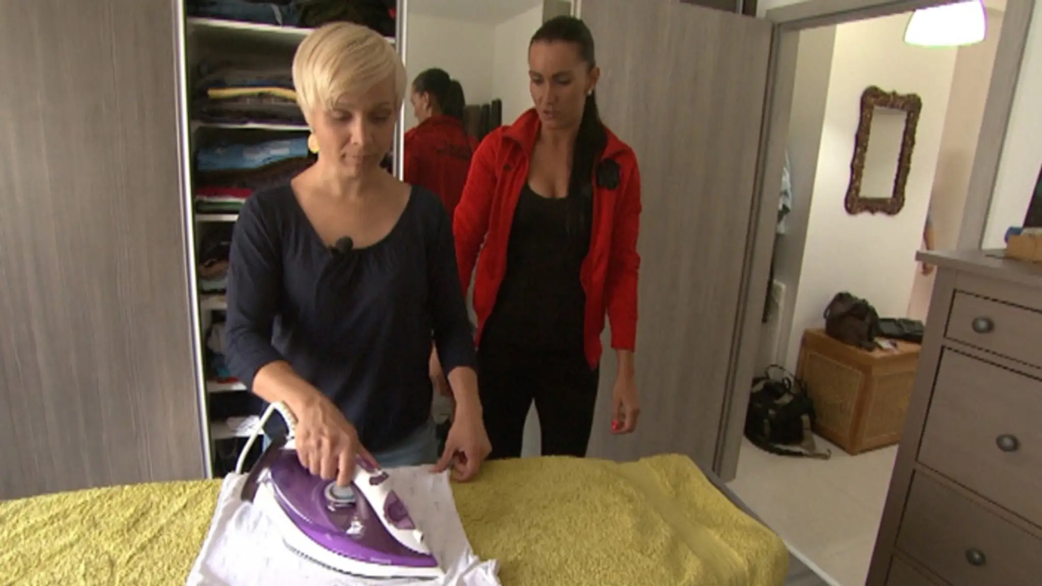Júlia Horváthová nemá síce žehlenie rada, ale aj to patrí k jej pravidelným domácim prácam.