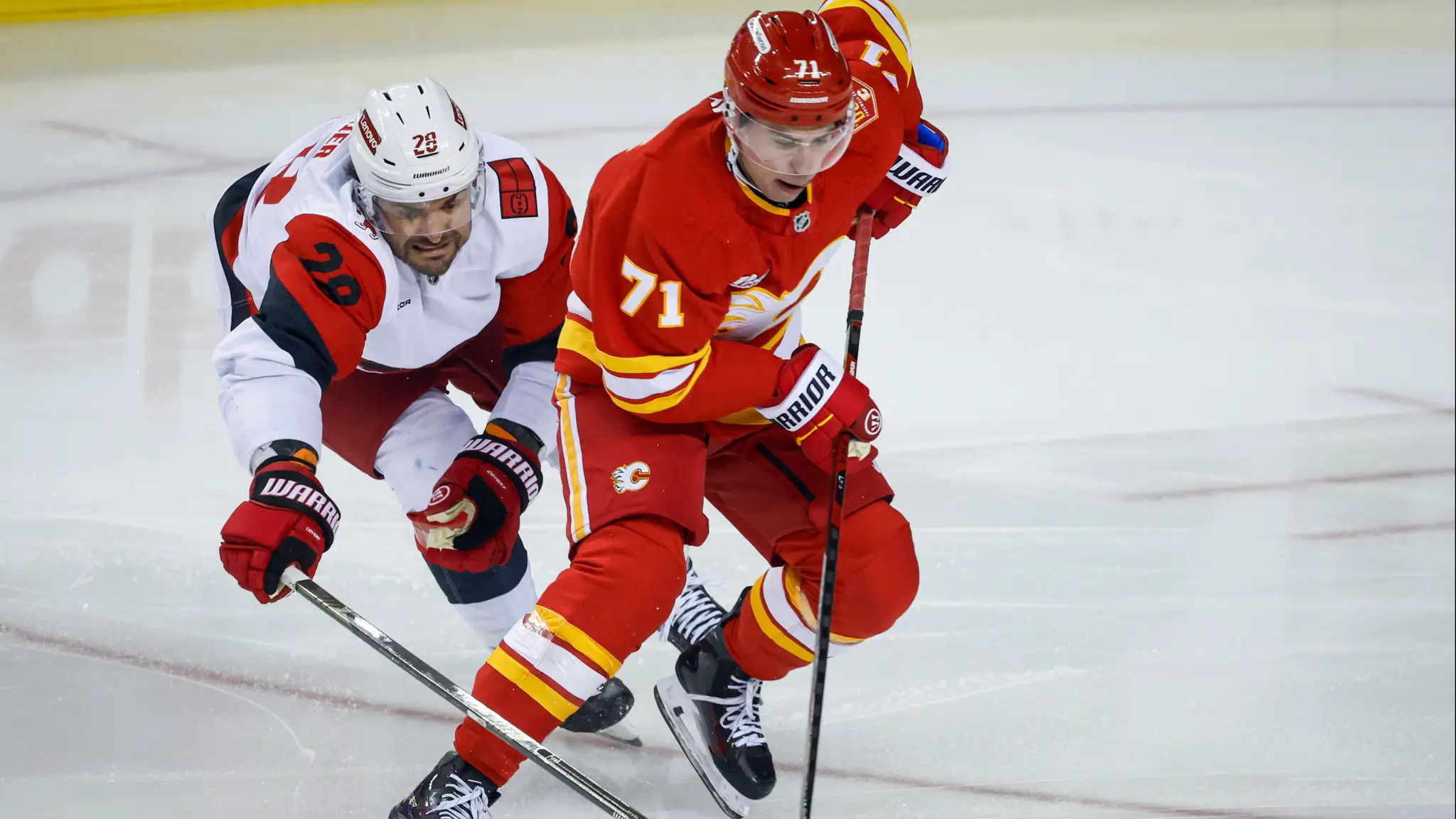 Na snímke slovenský hokejista v drese Calgary Flames Šimon Nemec. (cropped)