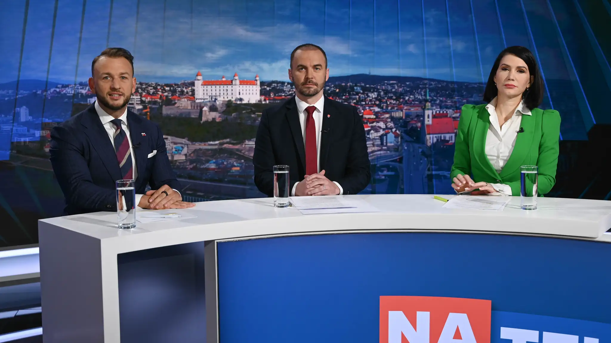 Michal Šipoš, Jana Bittó Cigániková a Matúš Šutaj Eštok v relácii Na telo.