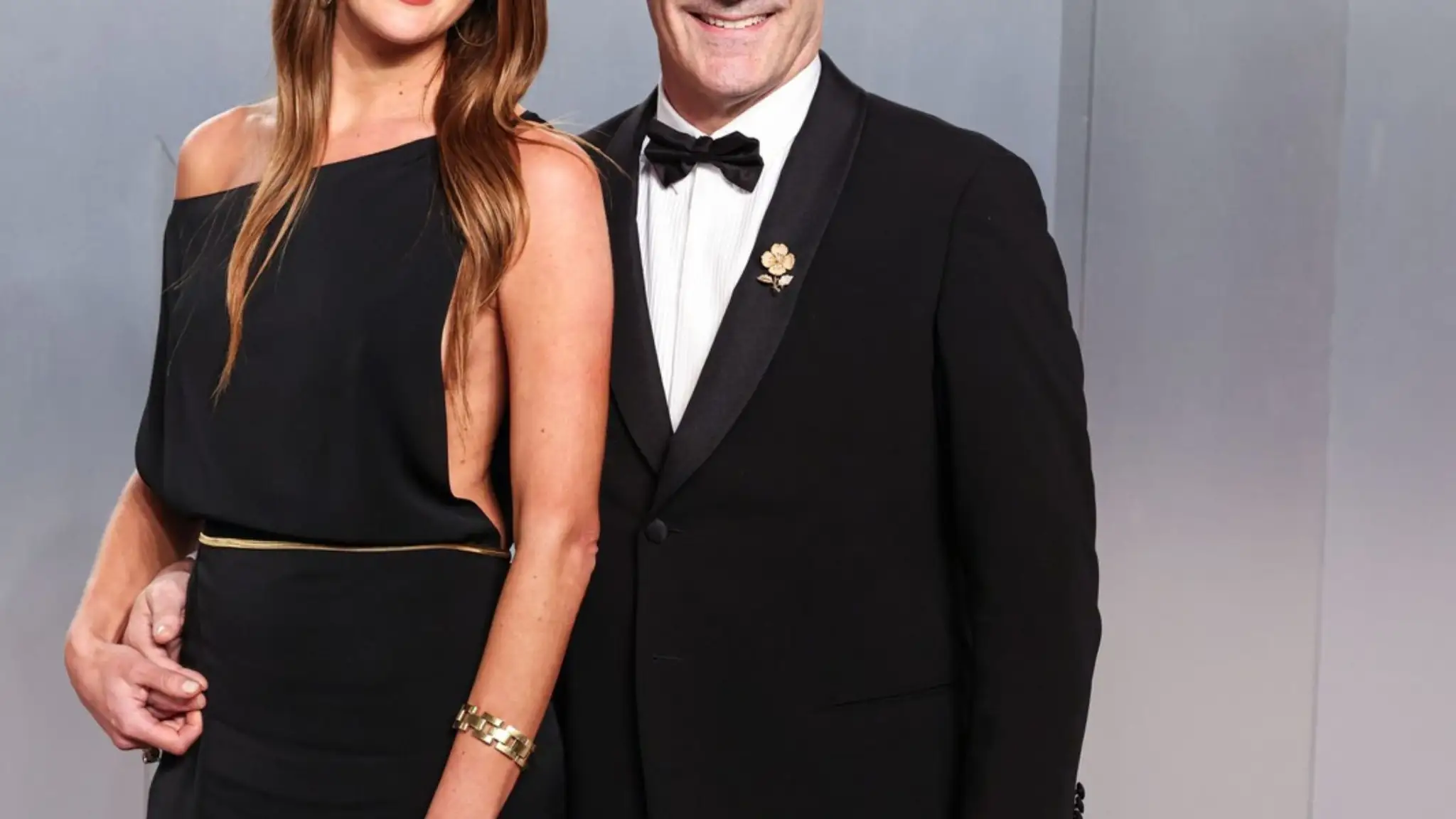 Jon Hamm a Anna Osceola sa stanú rodičmi.