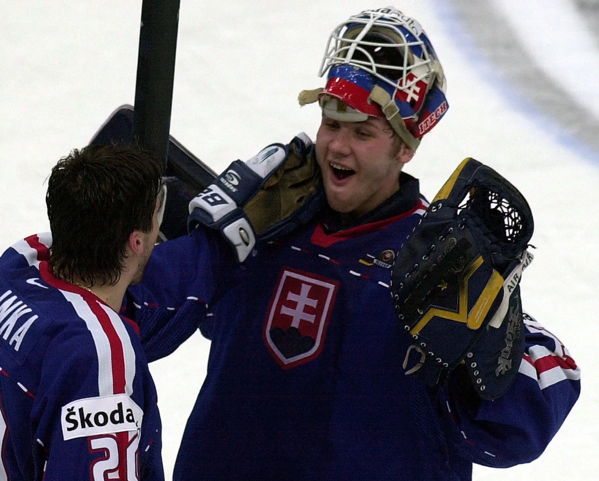 Slovenská hokejová reprezentácia priletela z Ruska po striebre na MS 2000.