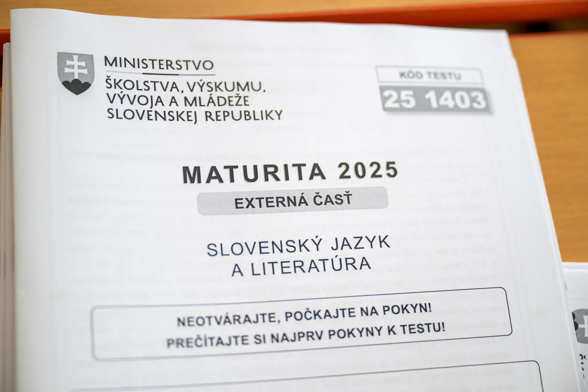 Na snímke obálka písomného testu pred externou časťou a písomnou formou internej časti maturitnej skúšky zo slovenského jazyka a literatúry.