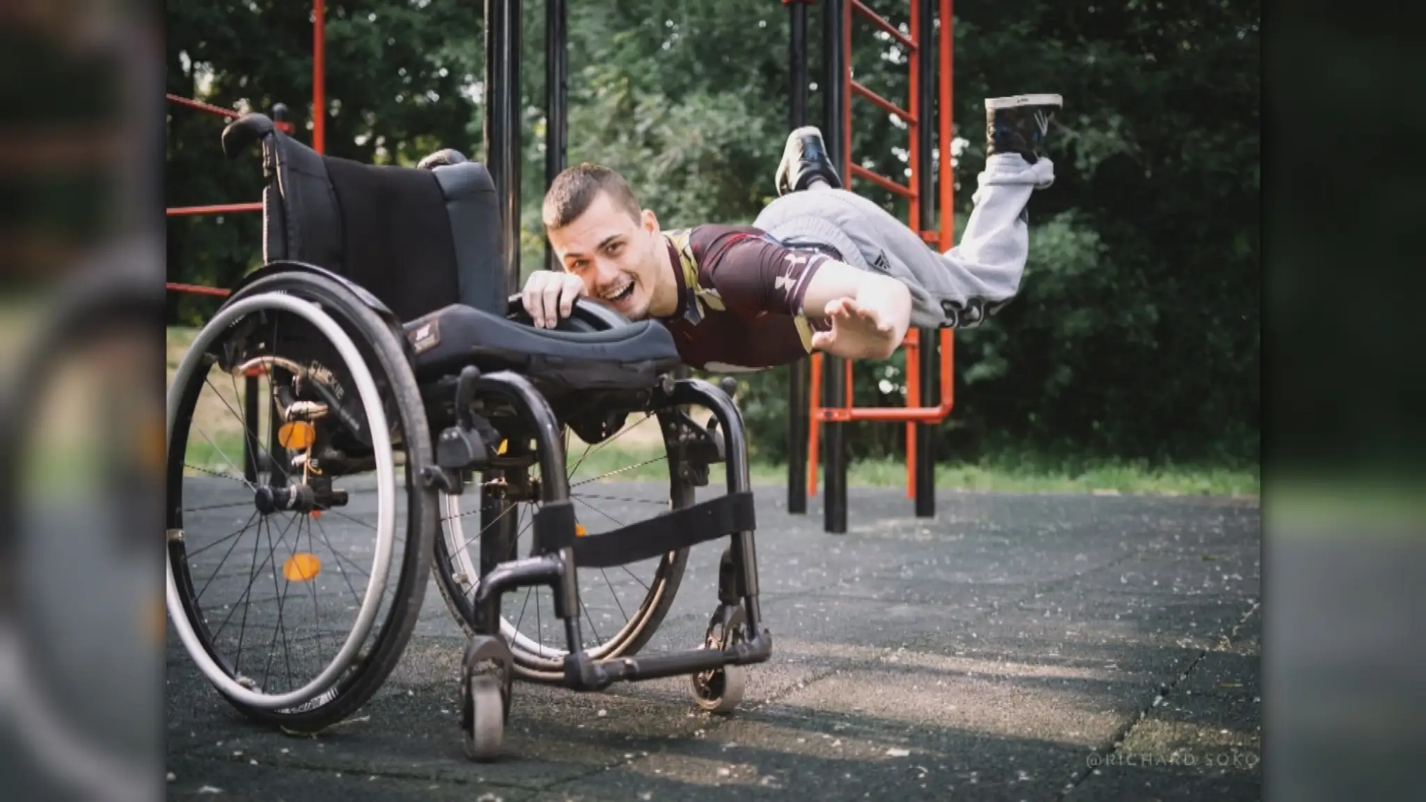 Denis miluje street workout