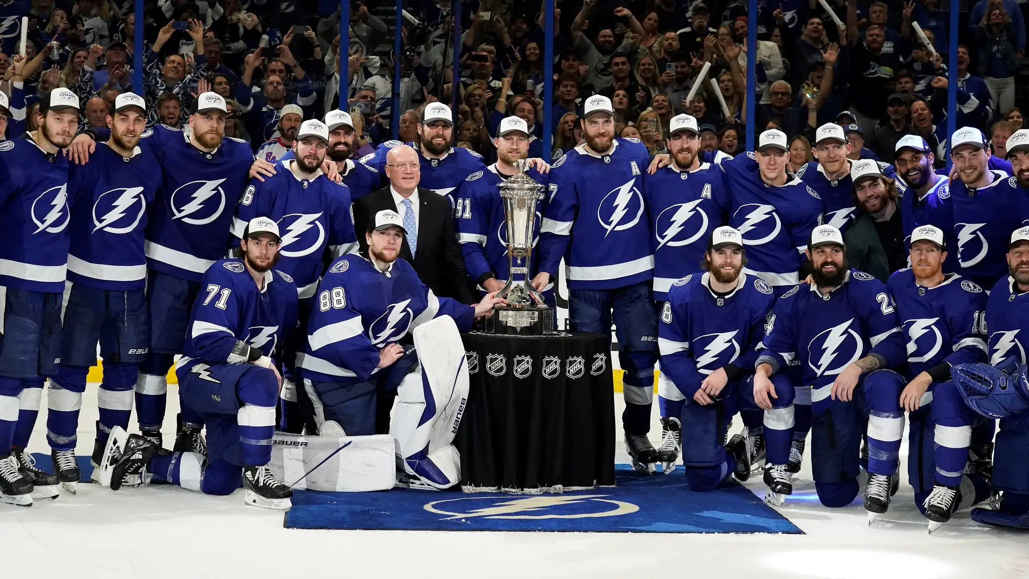 Tím Tampa Bay Lightning.