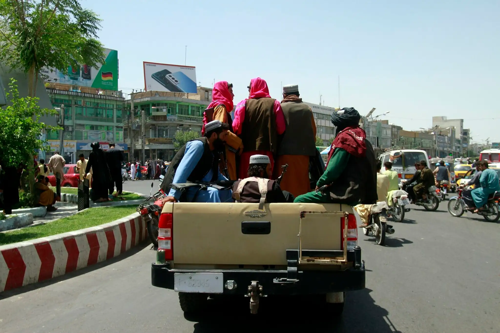 Taliban obsadzuje celý Afganistan