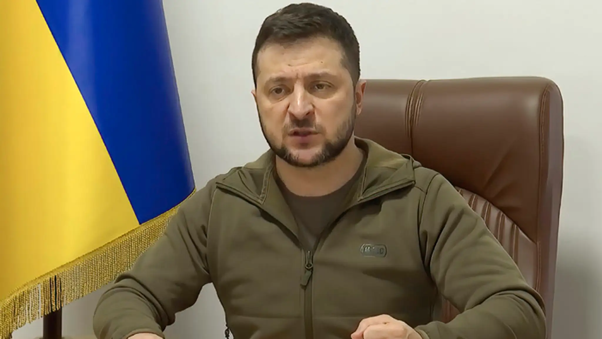 Ukrajinský prezident Volodymyr Zelenskyj sa prihovára cez videomost svetovým lídrom počas summitu NATO z Kyjeva.