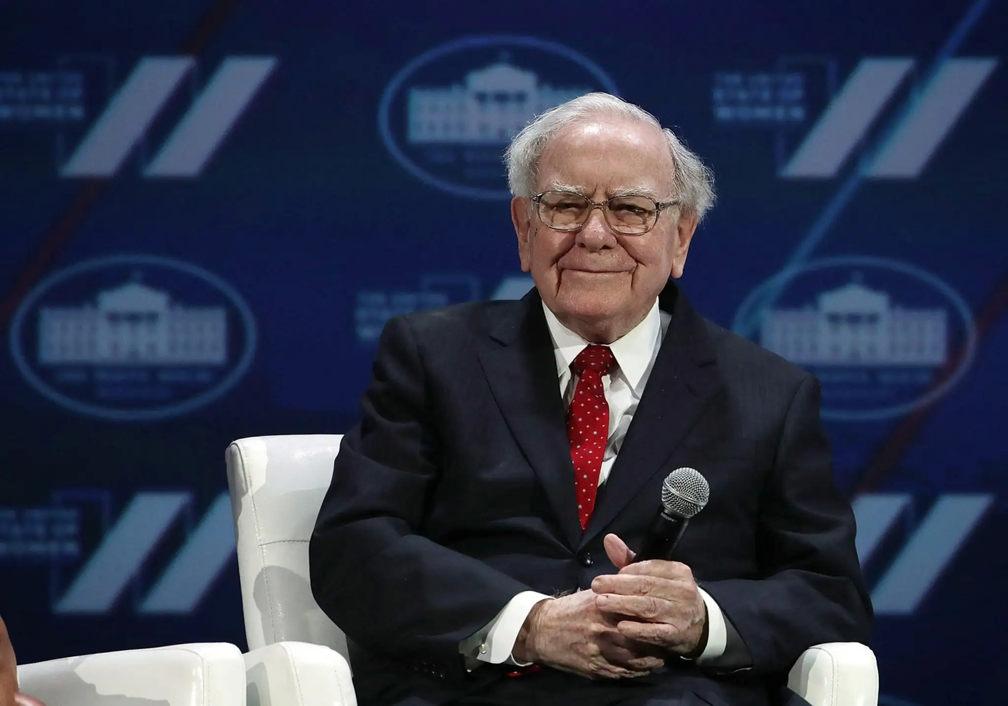 Warren Buffet na archívnej snímke z roku 2016.