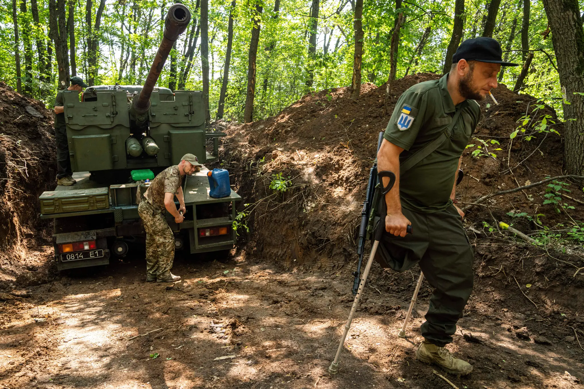 Ukrajinskí vojaci počas bojov v Charkovskej oblasti na severovýchode Ukrajiny.