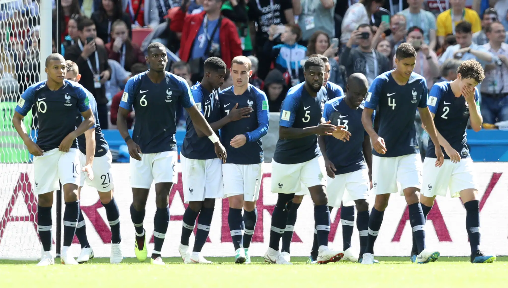 Francúzski hráči počas zápasu proti Austrálii na MS 2018.