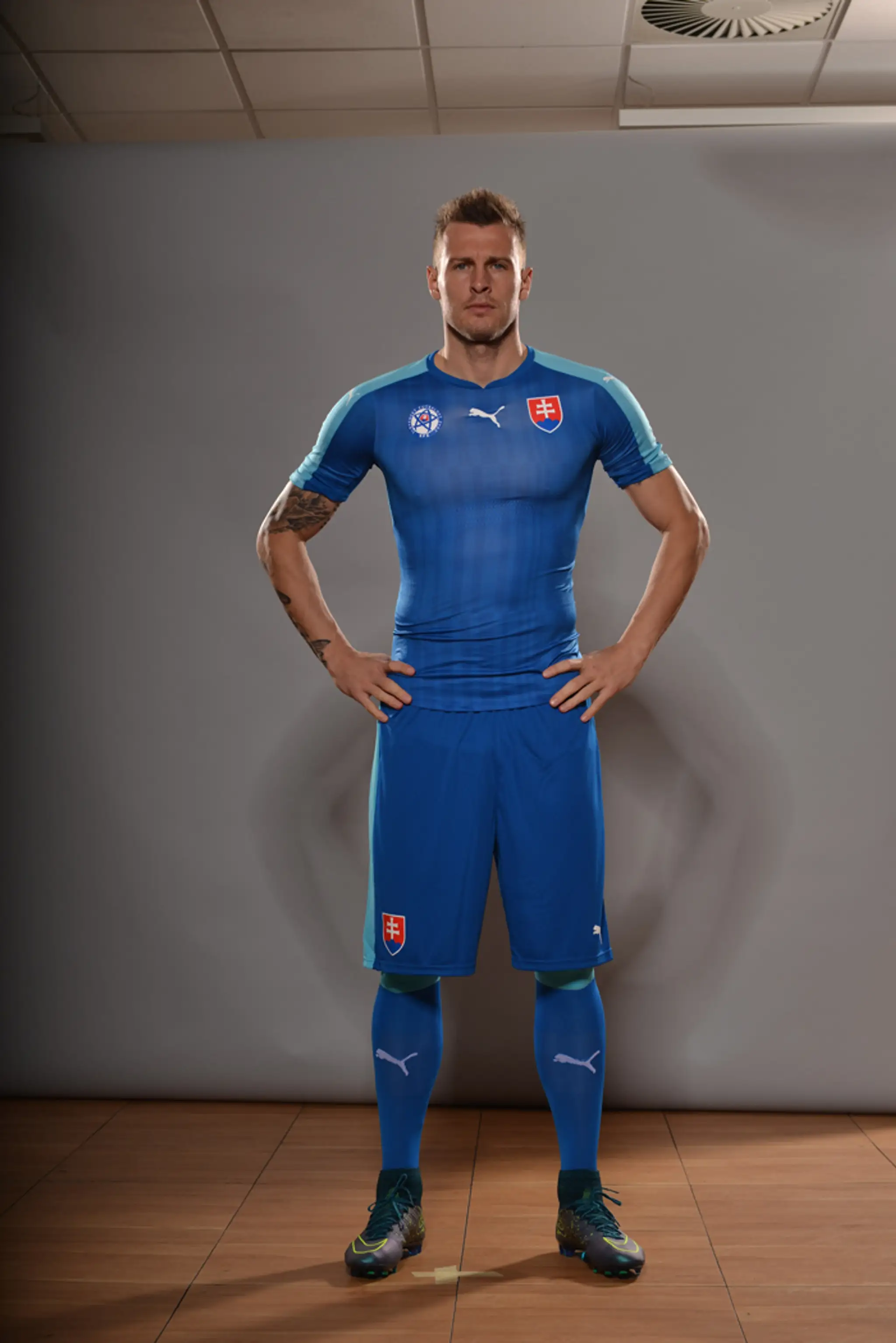 Ján Ďurica v novom reprezentančnom drese pre vonkajšie zápasy.