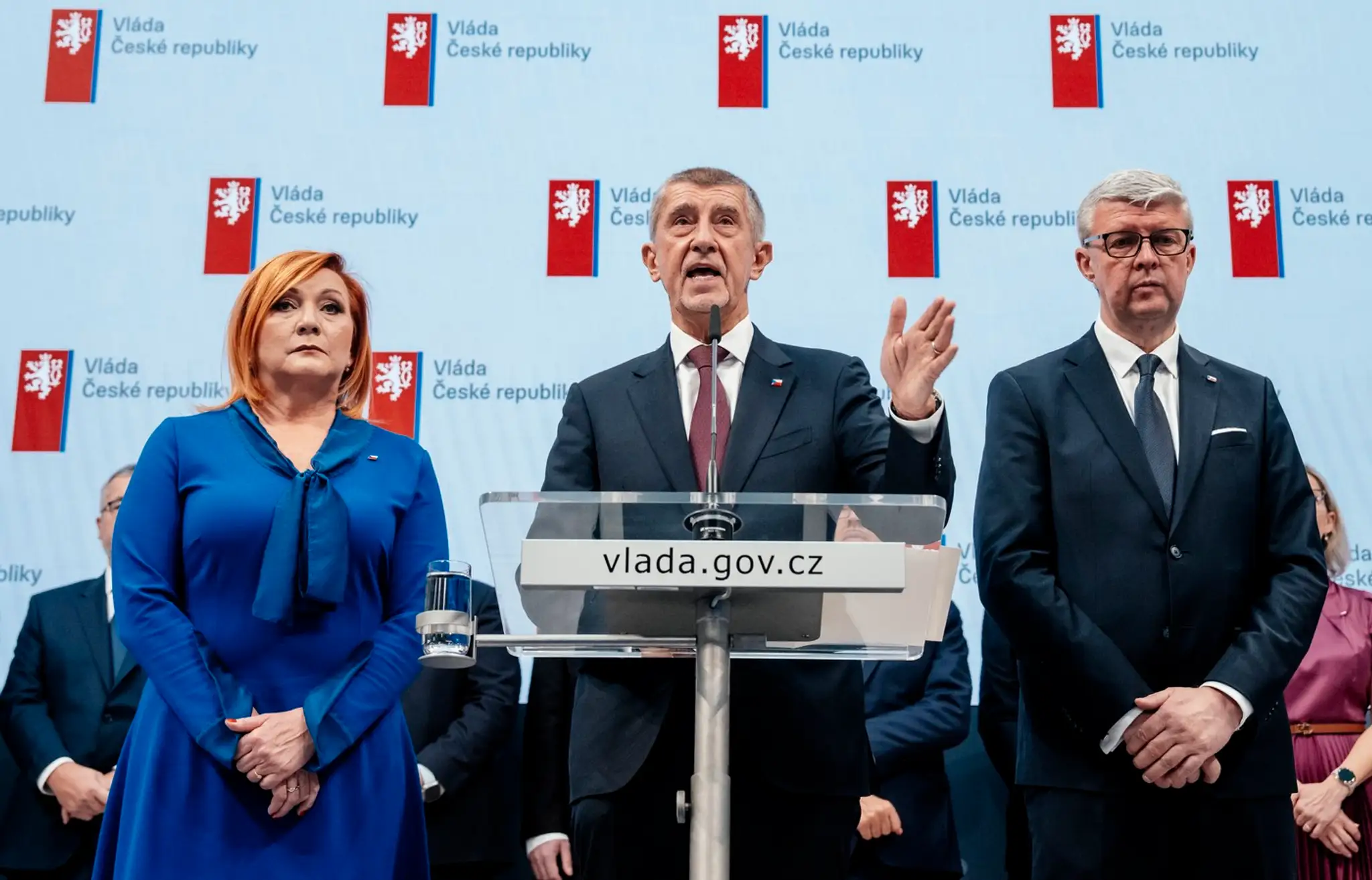 Český premiér Andrej Babiš (v strede), minister priemyslu Karel Havlíček a ministerka financií Alena Schillerová.