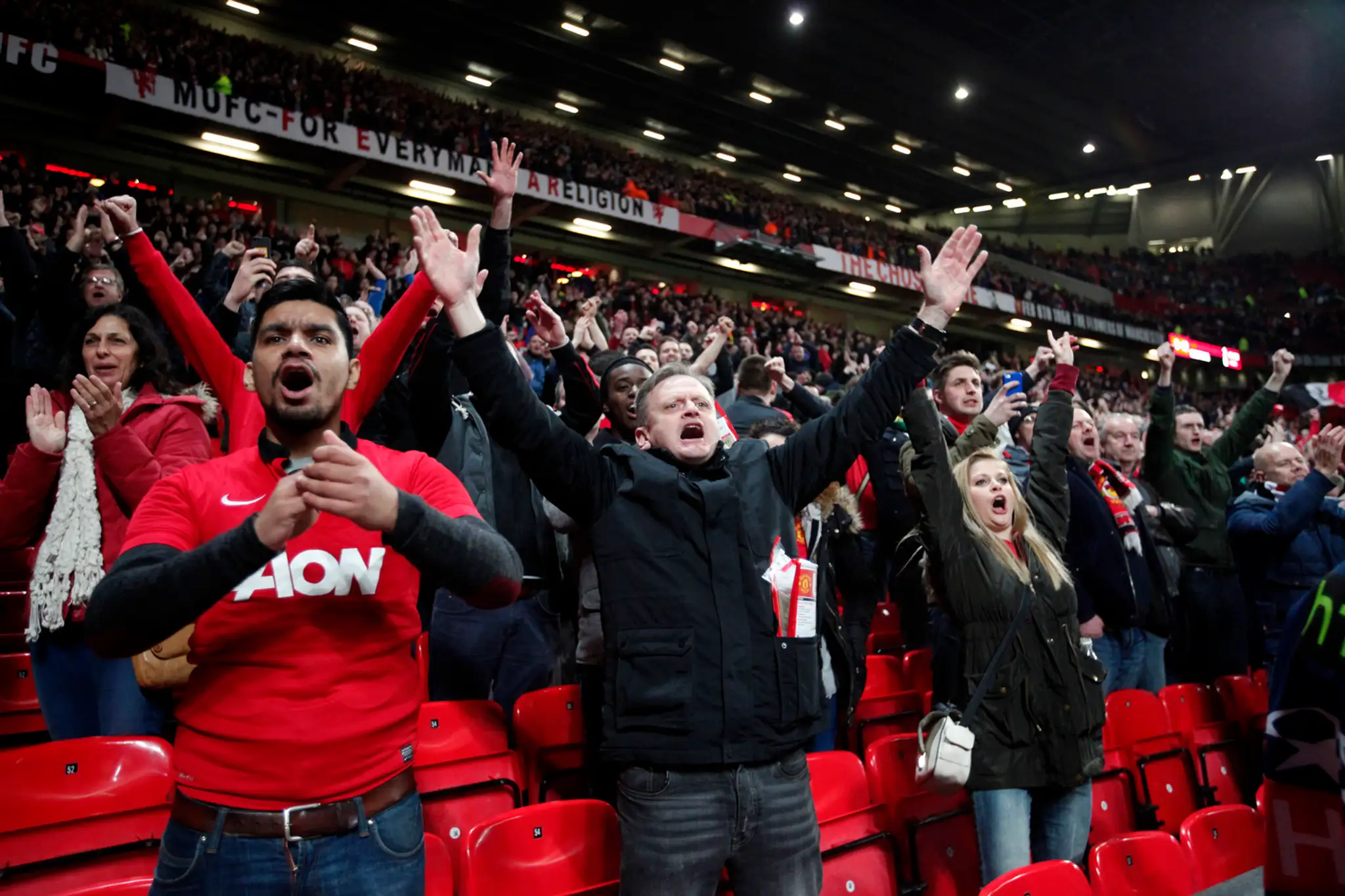 Fanúšikovia Manchestru United na Old Trafforde.
