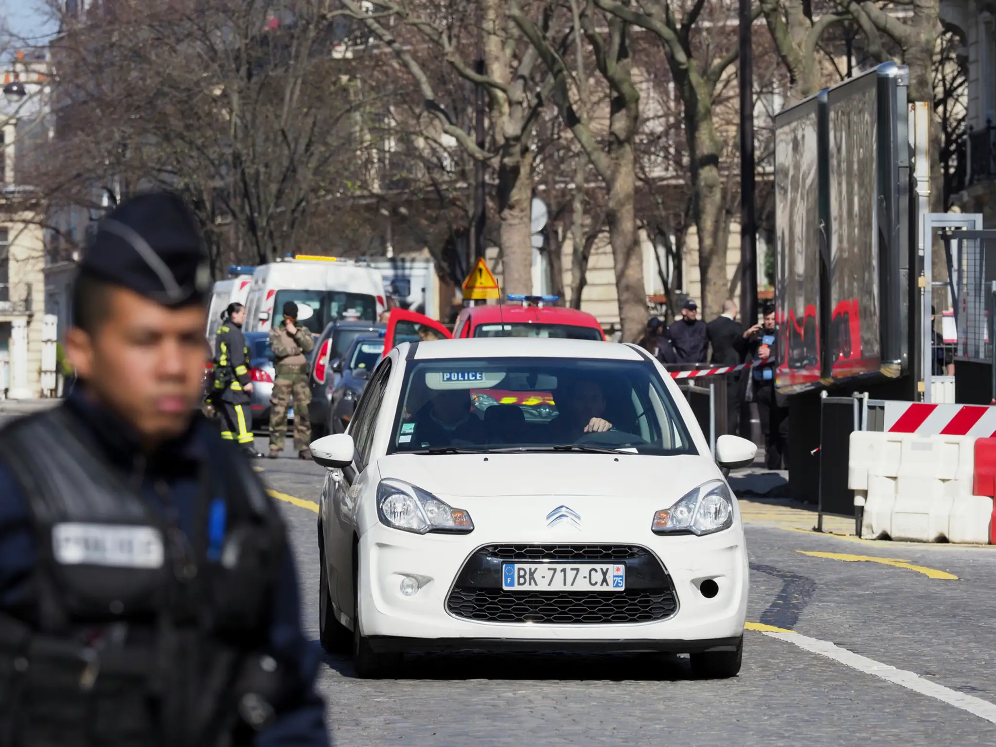 Polícia uzavrela okolie.