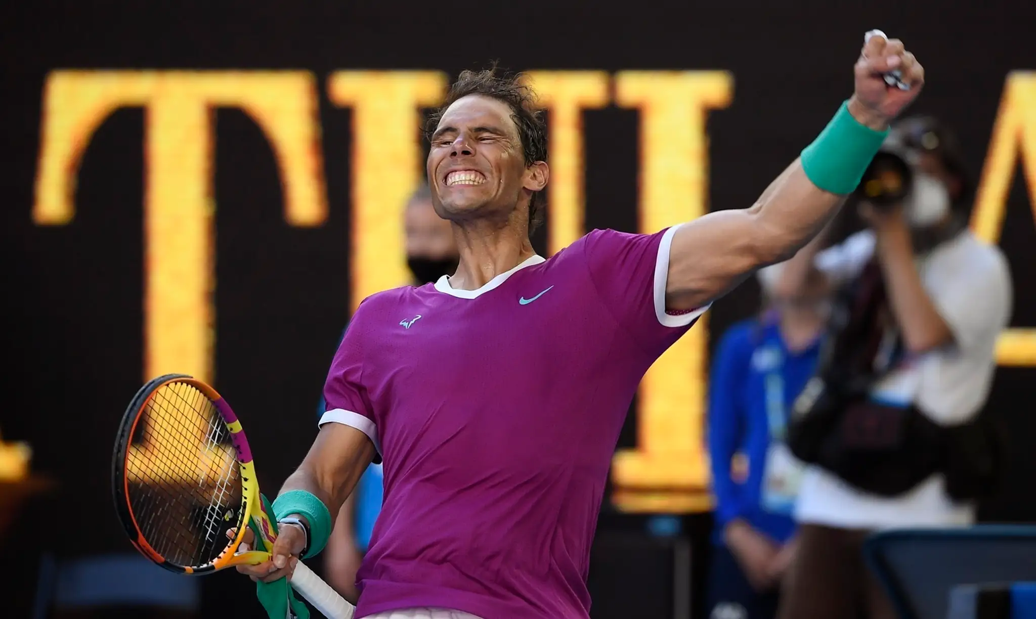 Španielsky tenista Rafael Nadal sa teší po výhre nad Kanaďanom Denisom Shapovalovom.