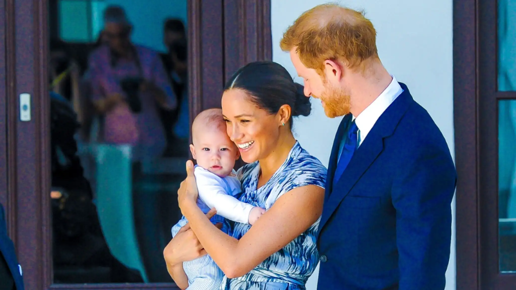 Princ Harry s manželkou Meghan a synčekom Archiem.