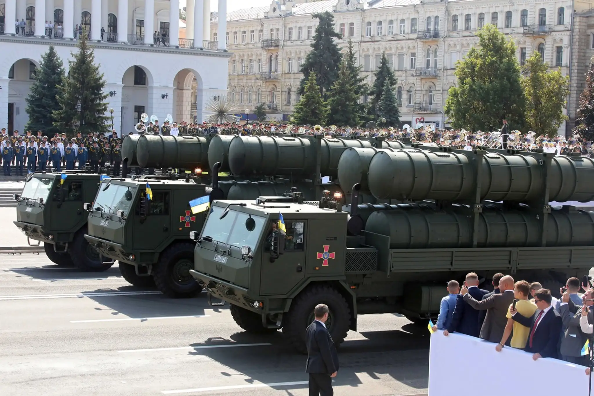 Na snímke z roku 2021 raketové systémy RK-360 MTs Neptún počas vojenskej prehliadky v Kyjeve.