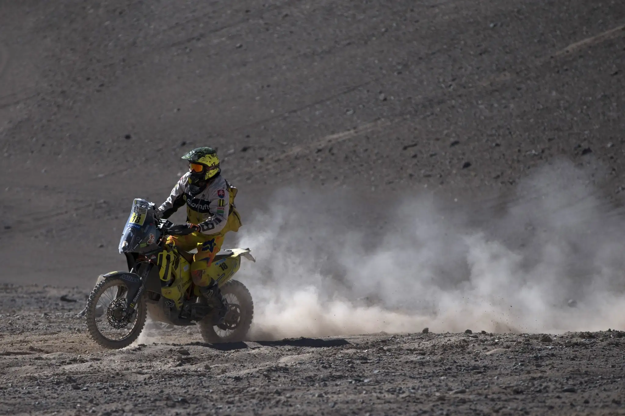 Slovenský motocyklový pretekár Štefan Svitko na stroji KTM v piatej etape Rely Dakar z Copiapa do Antofagasty (458 km).