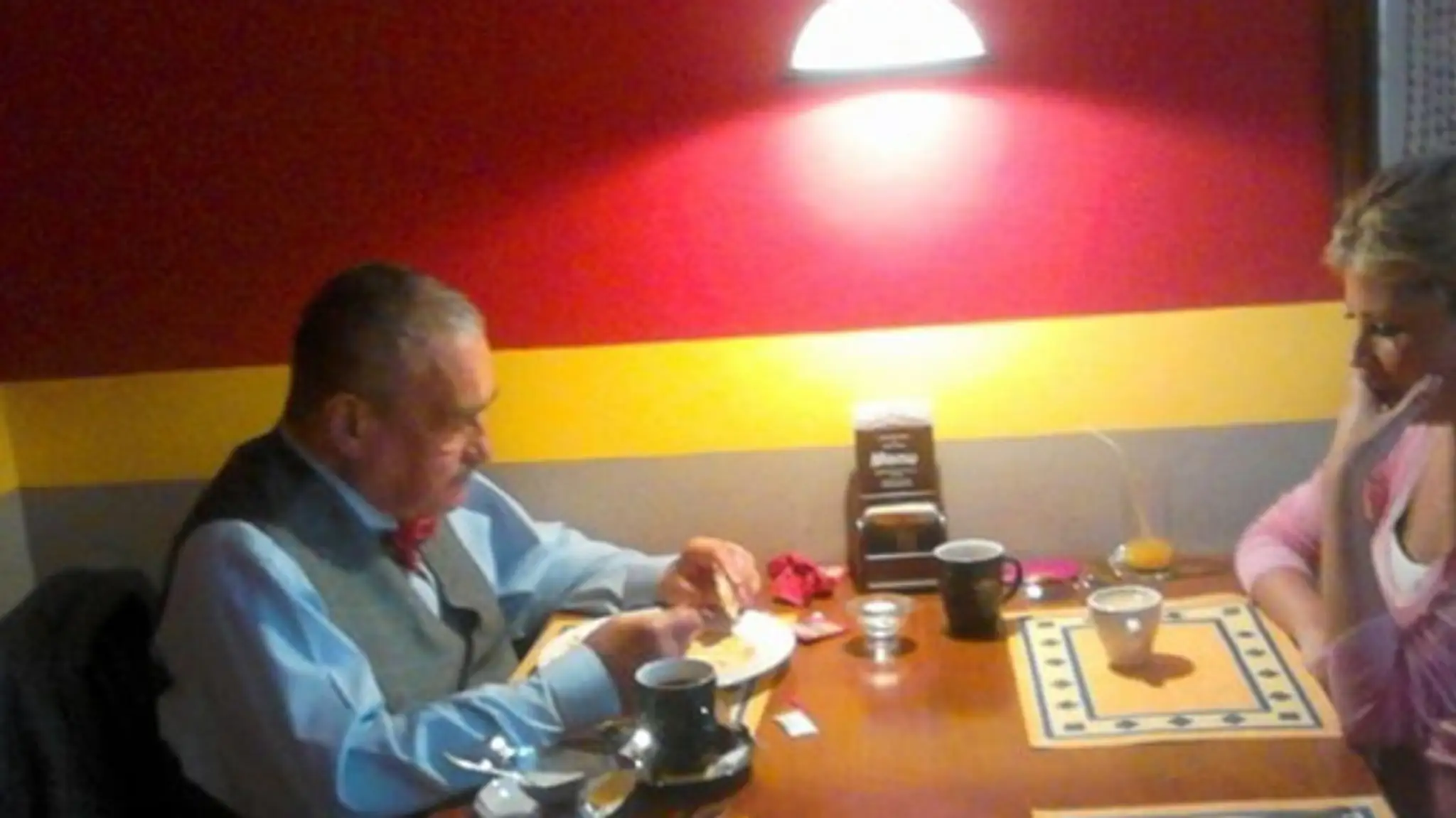Knieža zobral milenku na večeru do luxusnej reštaurácie